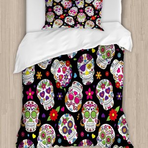 Ambesonne Juego de funda de edredón de calavera de azúcar, diseño de cementerio mexicano sobre fondo negro, juego de ropa de cama decorativo de 2 Ambesonne Juego de funda de edredón de calavera de azúcar, diseño de cementerio mexicano sobre fondo negro, juego de ropa de cama decorativo de 2