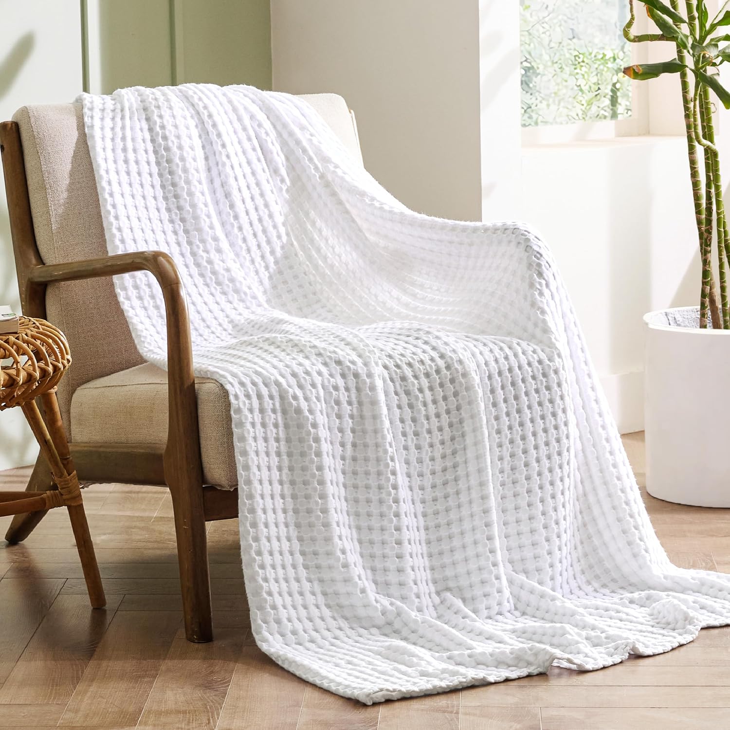 Bedsure Manta refrescante de algodón con diseño gofre, tamaño individual XL, ligera y transpirable de rayón derivado del bambú, manta de lujo para