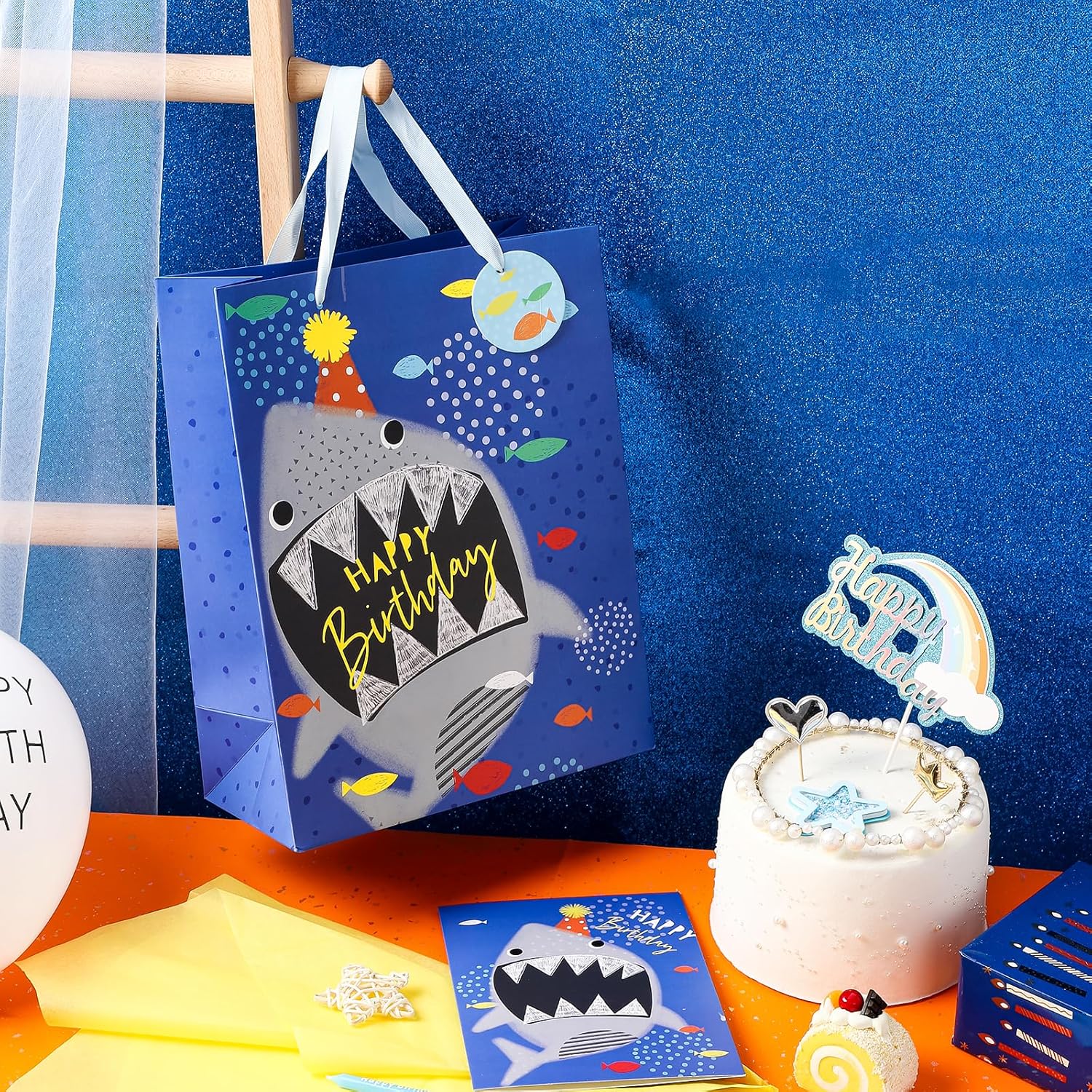 LeZakaa Bolsa de regalo de cumpleaños de 13 pulgadas, bolsa de regalo azul mediana con papel de seda, etiqueta de regalo y tarjeta, diseño de