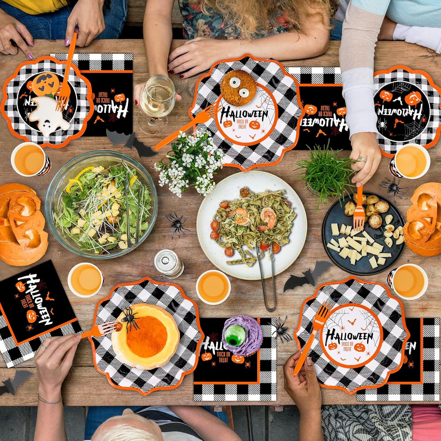 DYLIVeS Kit de suministros para fiesta de Halloween, vajilla desechable de calabaza y murciélagos a cuadros de Halloween, incluye platos de cena,