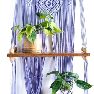 Estante para colgar en la pared de madera dura y macramé (lavanda) 1 estante y 2 ganchos para macetas de 4 pulgadas de origen sostenible, 17 x Estante para colgar en la pared de madera dura y macramé (lavanda) 1 estante y 2 ganchos para macetas de 4 pulgadas de origen sostenible, 17 x