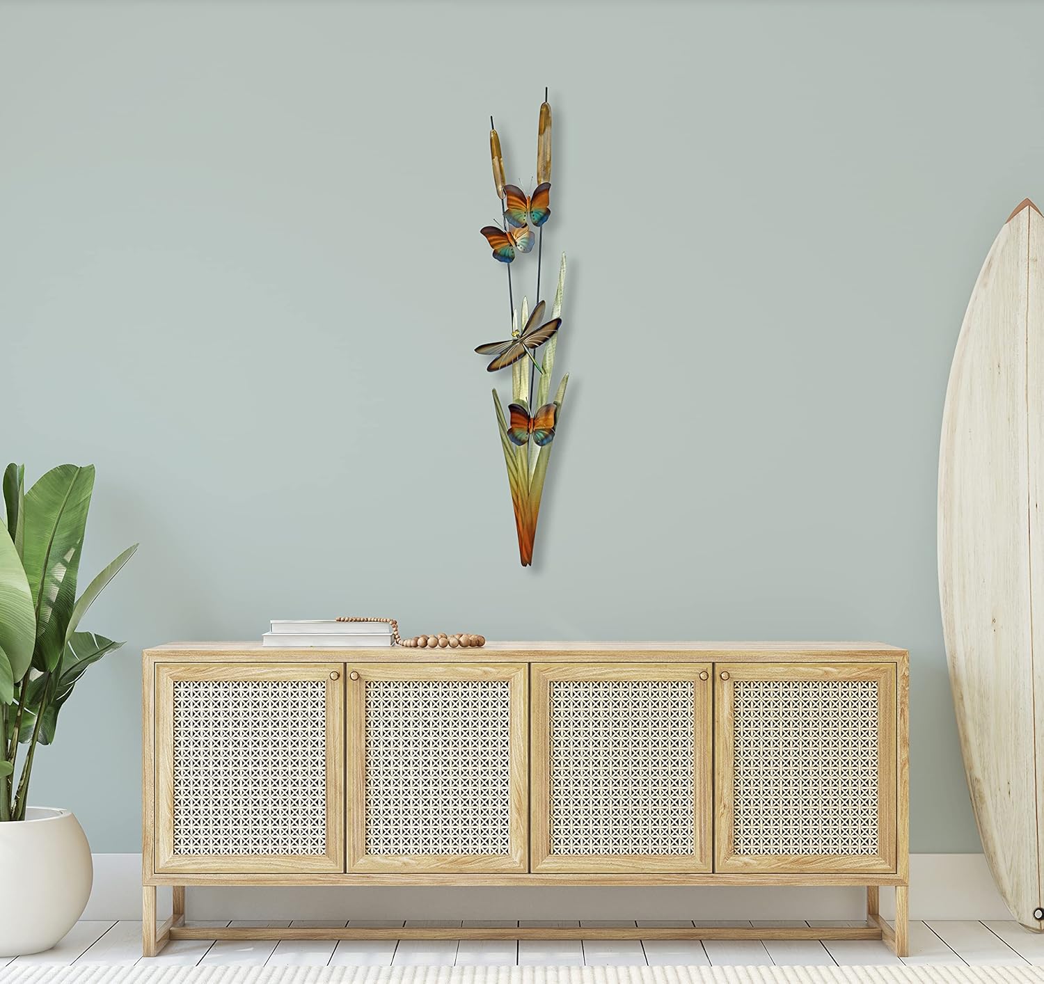 T.I. Design Espadañas con mariposas y libélulas izquierda  Decoración de pared de metal contemporánea costera de granja
