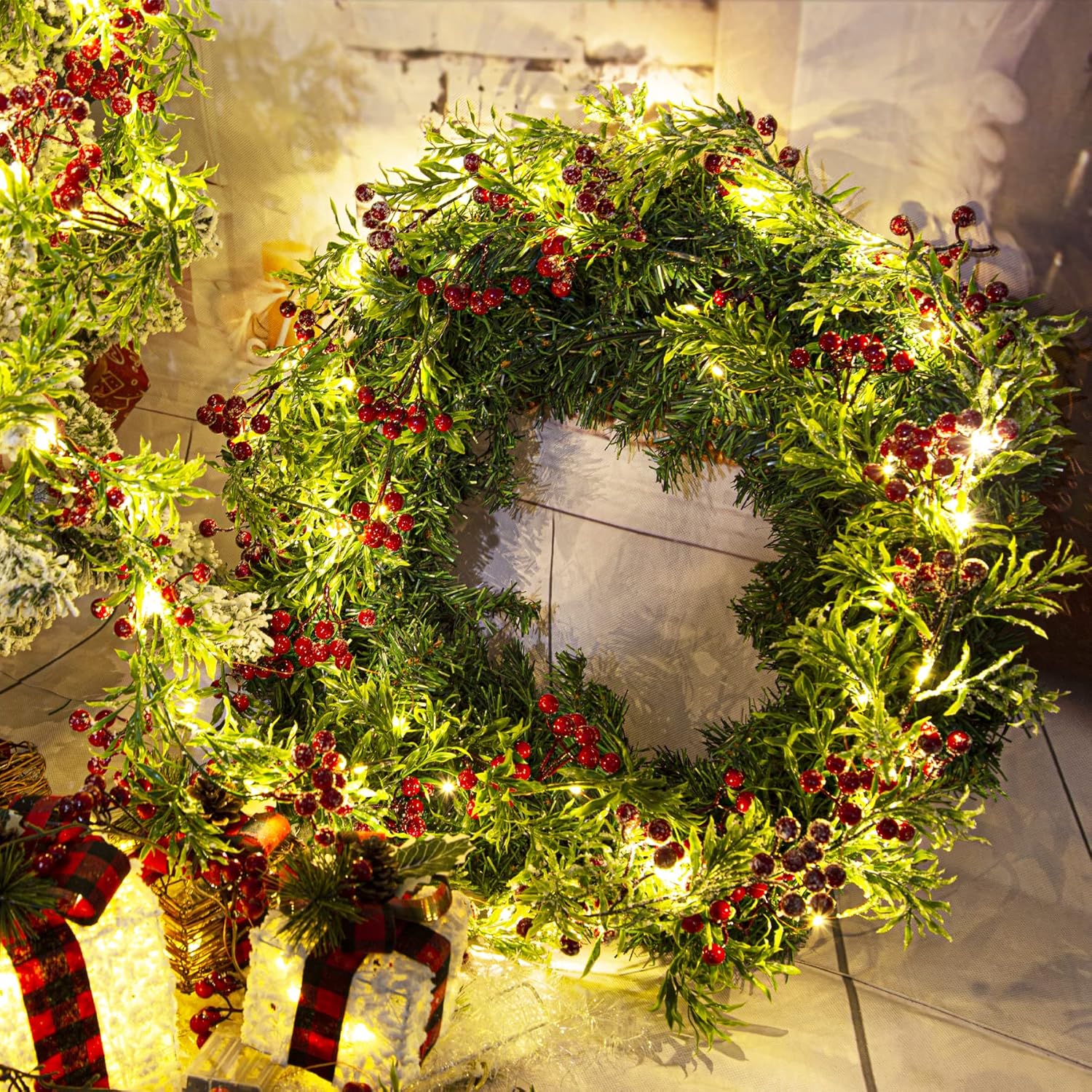 Guirnalda de luces artificiales de Navidad de 5.9 pies con 162 bayas rojas nevadas, 55 hojas verdes, 20 luces LED, funciona con pilas para