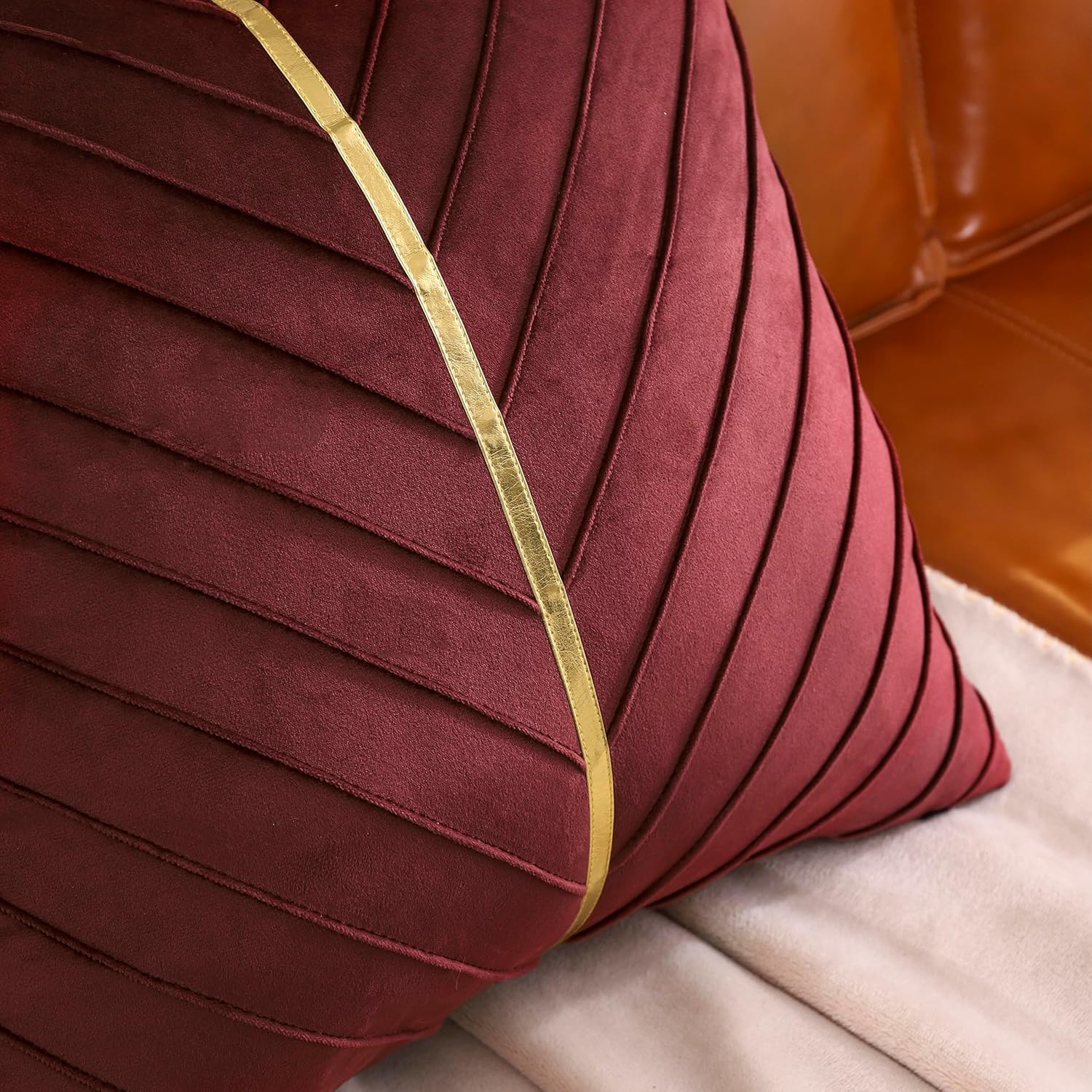 Fundas de almohada de terciopelo color borgoña de 16 x 16 pulgadas, paquete de 2 con fundas de almohada decorativas de cuero dorado para sofá,
