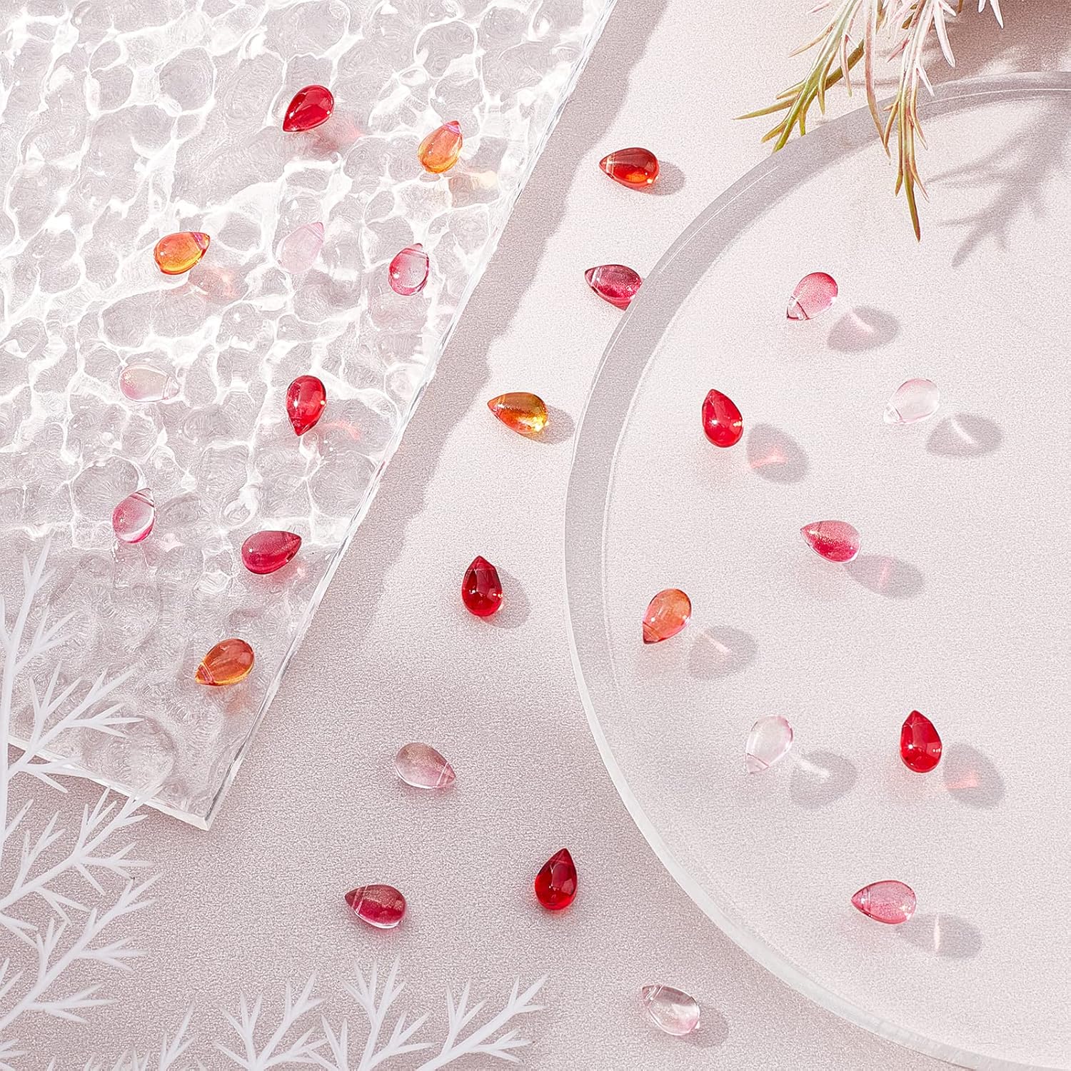 AHANDMAKER 120 cuentas de cristal checo en forma de lágrima, 4 colores, cuentas de cristal transparente con purpurina en polvo dorado, gotas de