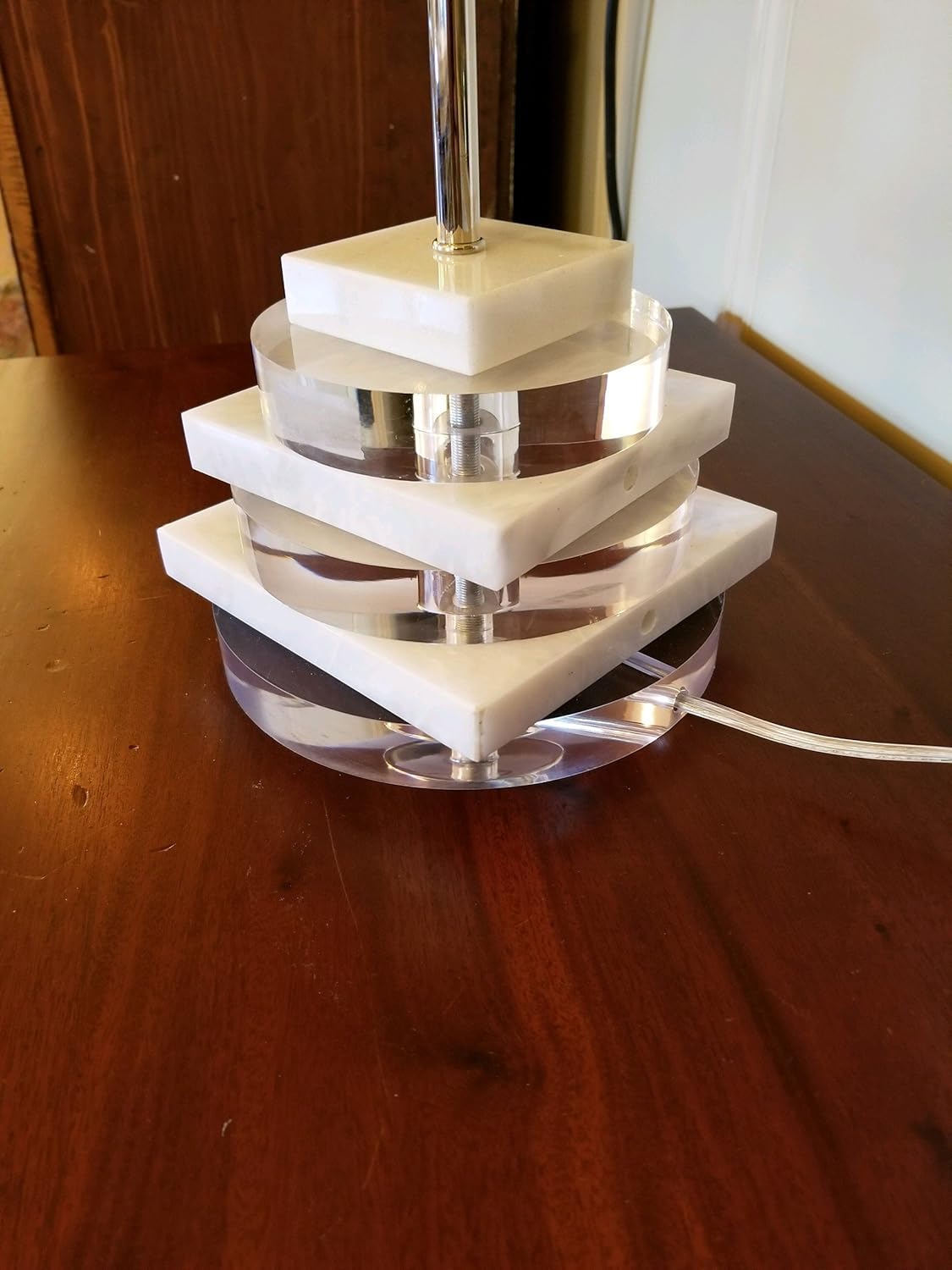 B&P Lamp Base de lámpara de acrílico transparente redonda de 6 pulgadas de diámetro con forma de alambre