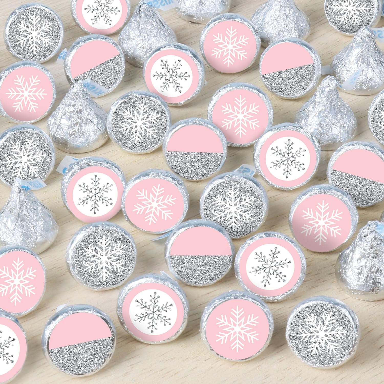 Big Dot of Happiness Pink Winter Wonderland – Calcomanías redondas pequeñas de caramelo para fiesta de cumpleaños y baby shower, 324 unidades
