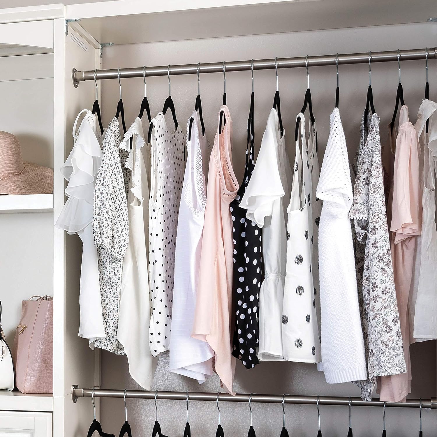 ZOBER Paquete de 50 camisas de terciopelo de alta calidad, ropa antideslizante, perchas ultra delgadas para camisetas, camisas de vestir, blusas,