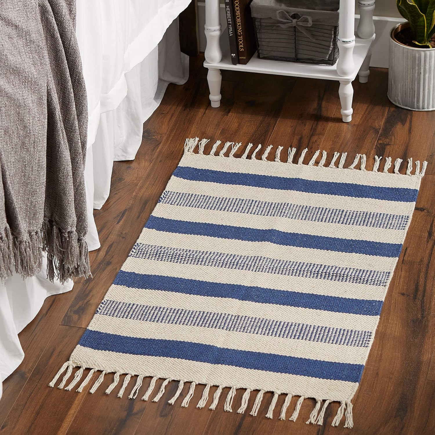 DII Colección Woven Rugs Tejida a mano con flecos, 2×3 pies, rayas combinadas azul francés