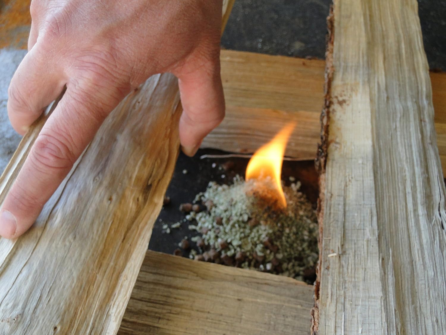 InstaFire, granos para prender fuego, natural, ecológico, prenda fuego en cualquier clima,4paquetes por envase, premiado como el iniciador de fuego