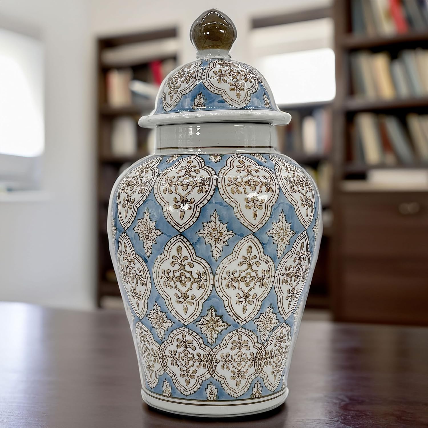 Galt International Tarro de jengibre de cerámica de mosaico pintado a mano azul claro y marrón de 18 pulgadas con tapa, porcelana chinoiserie