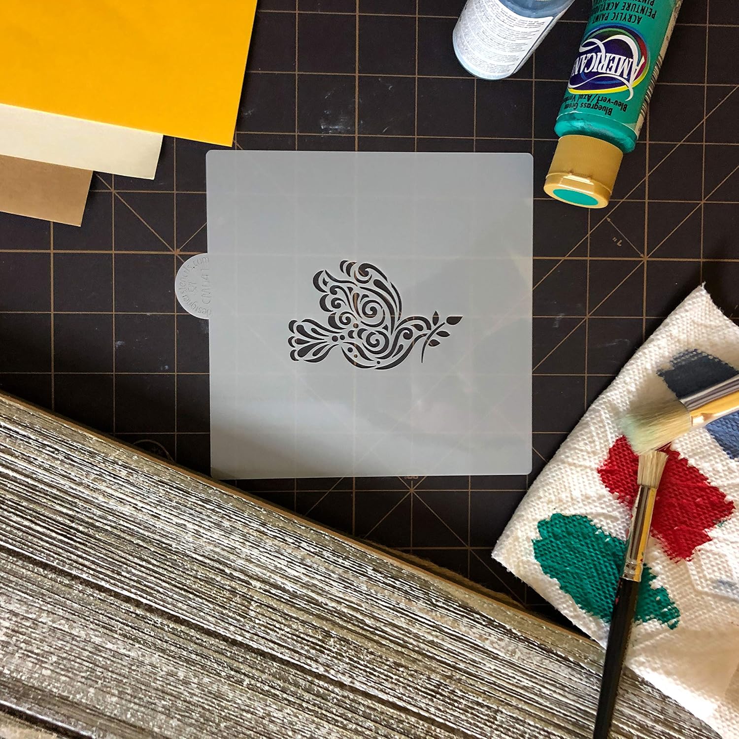 Designer Stencils – Paloma de la paz con rama de olivo