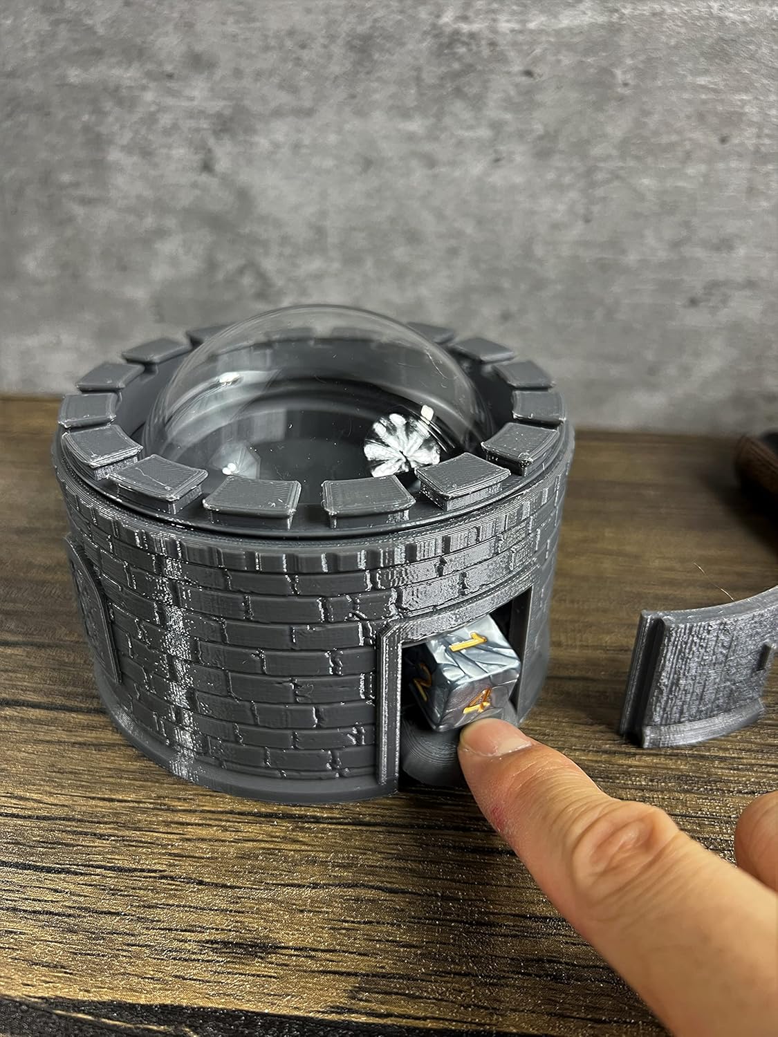 MunnyGrubbers - Castle Dice Popper V2 para TTRPG y juegos de mesa - Juego de dados D20 aleatorio de 7 piezas D20 incluido - Rodillo de dados - Torre - Imagen 5