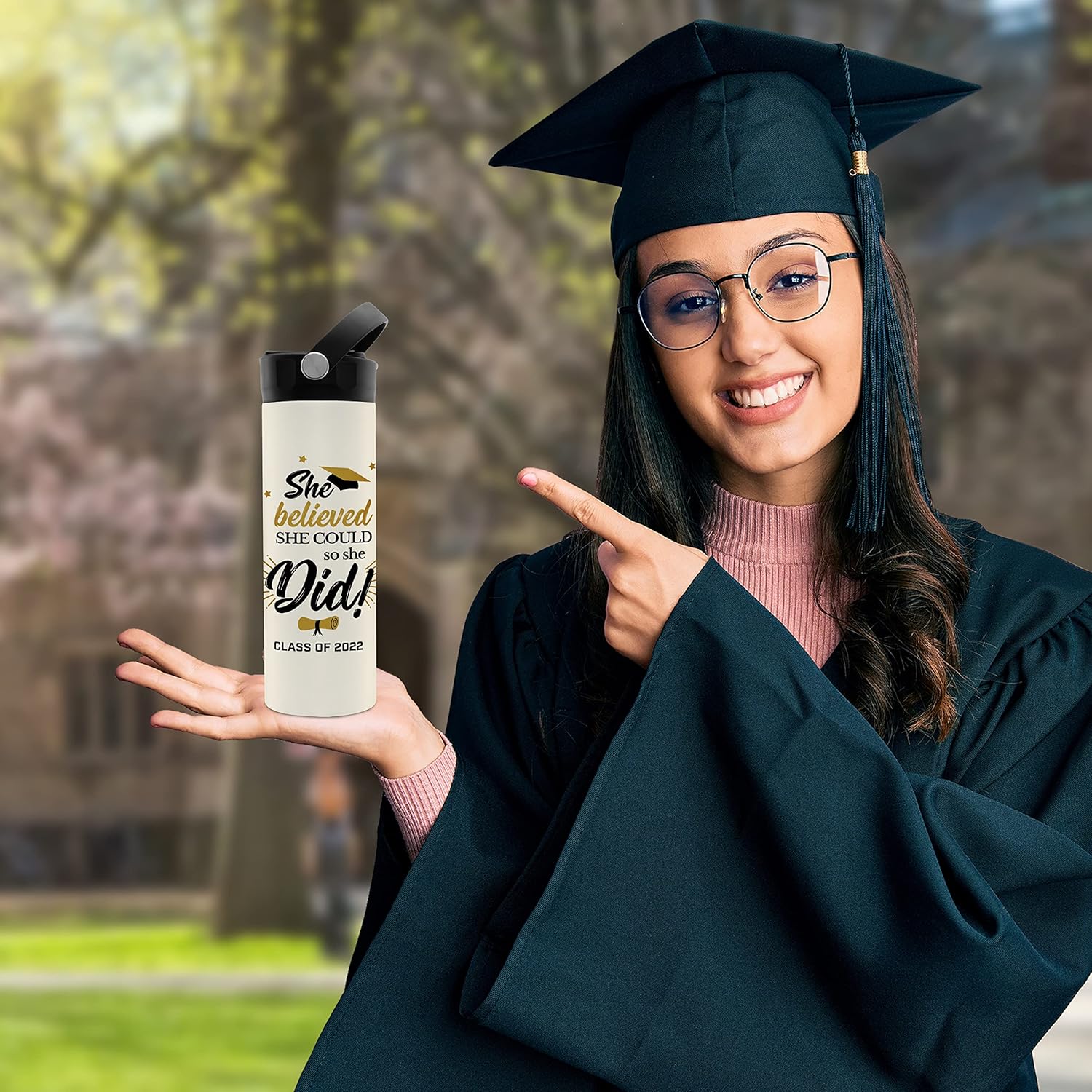 Regalos de graduación para ella, botella de agua de graduación personalizada con tapa con popote, 20 onzas, 8 diseños, regalos de graduación para