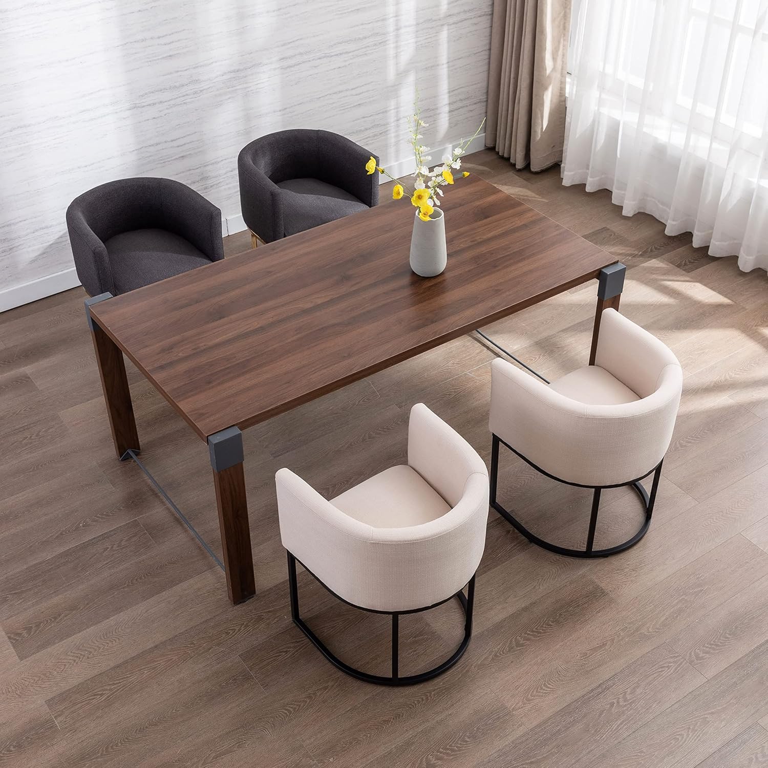 RIVOVA Juego de 2 sillas de comedor modernas de mediados de siglo, sillas tapizadas de lino con respaldo y patas de metal dorado, sillas laterales