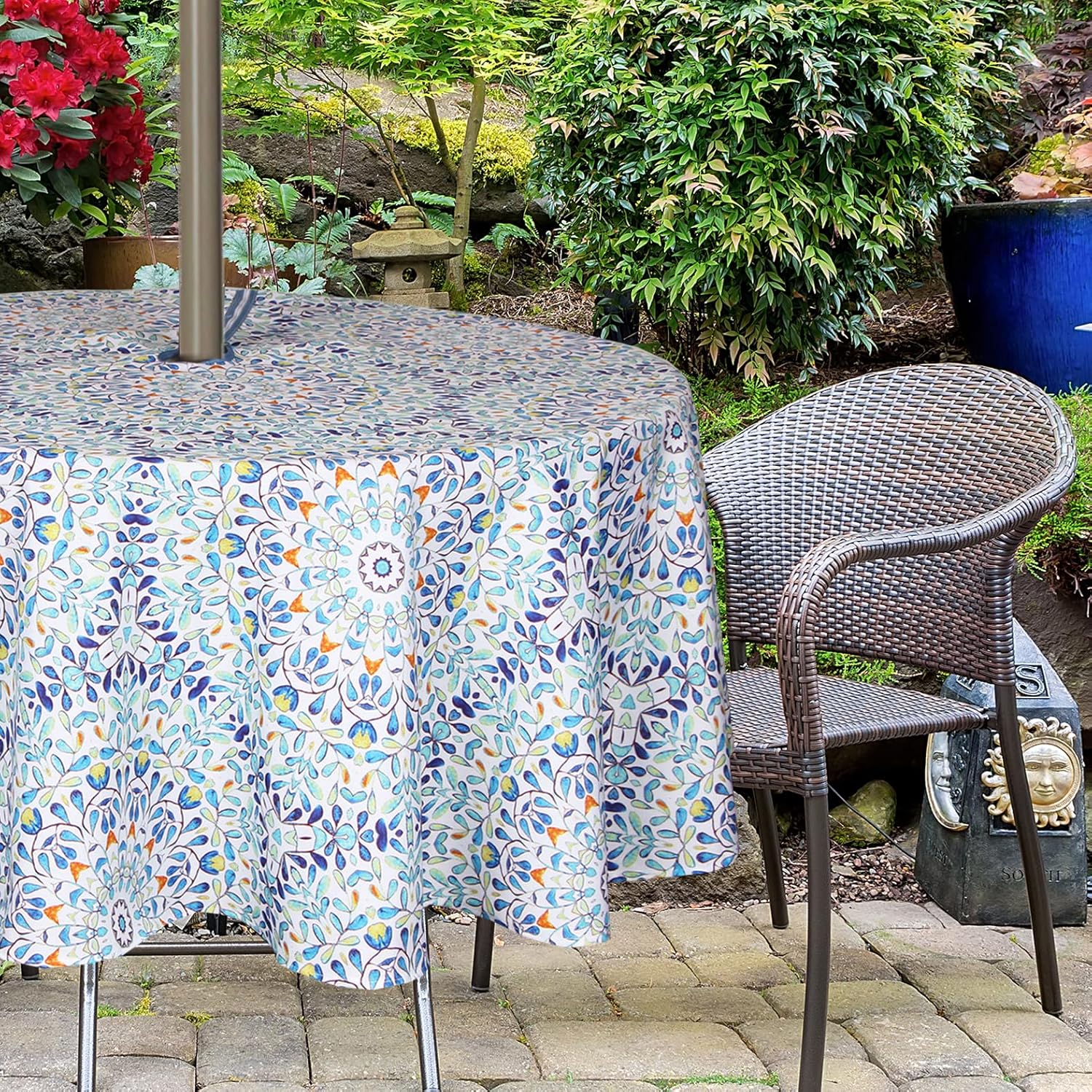 Outdoor Tablecloth Water Resistant Polyester Fabric Tropical Leaves Table Cover with Zipper Umbrella Hole for for PicnicPartyDinnerPatio Garden