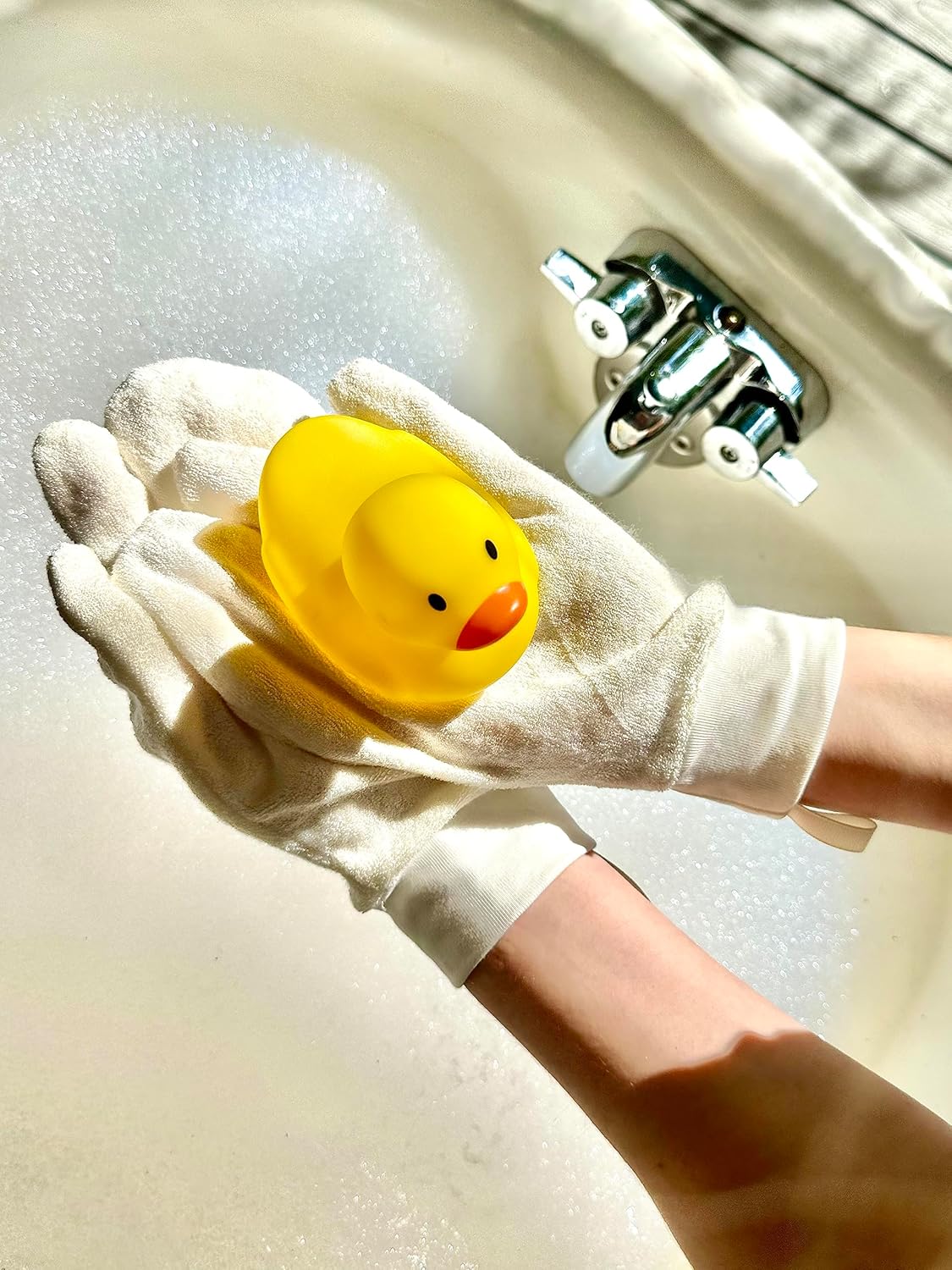 Nooks & Crannies – Par de guantes de lavado de bambú orgánico para recién nacidos, bebés, niños pequeños, paño para piel sensible, fácil y cómodo de