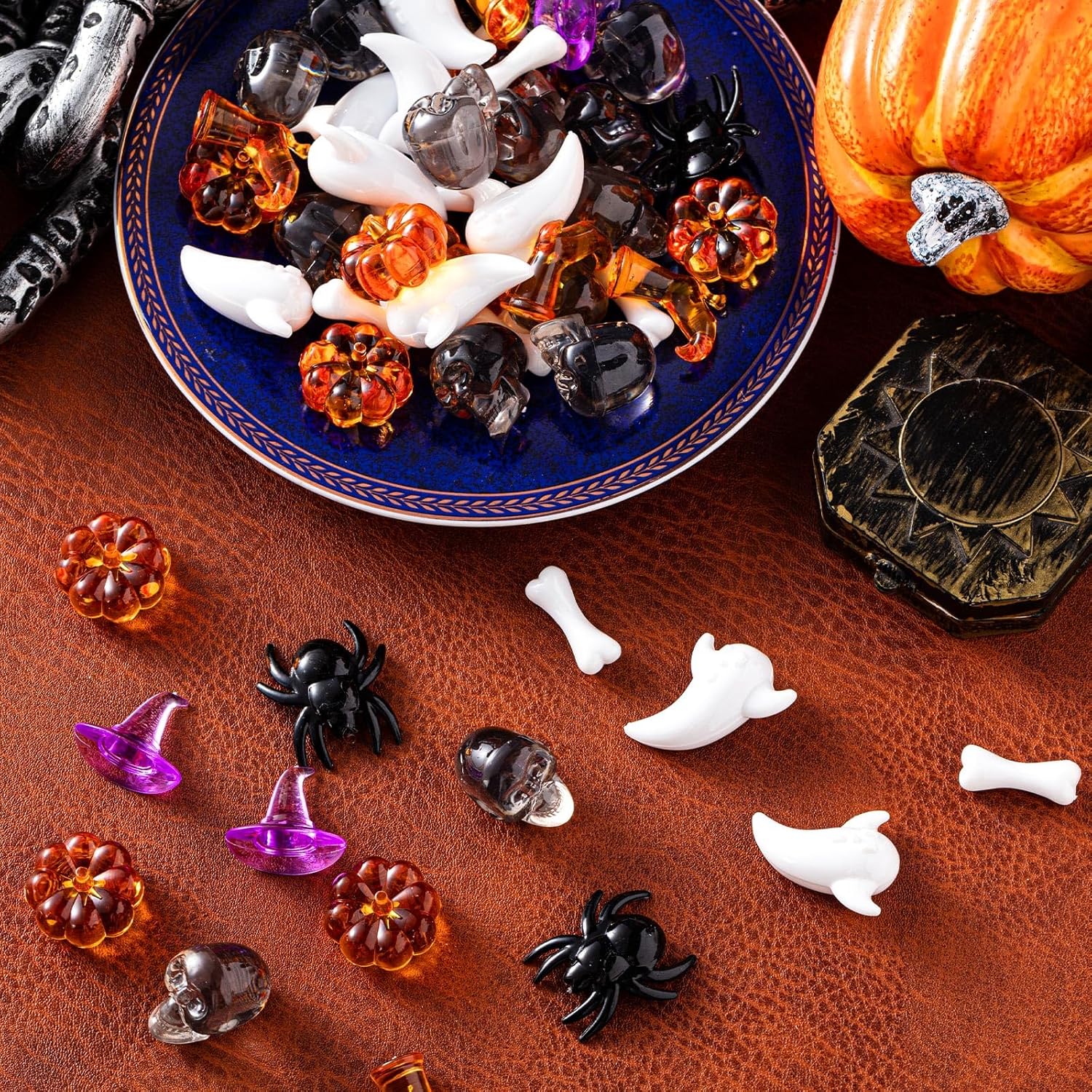 Deekin Mini juguetes de fantasma realistas de Halloween, juguetes de araña, relleno de jarrón, mini sombrero de bruja acrílico, cabeza de calavera,