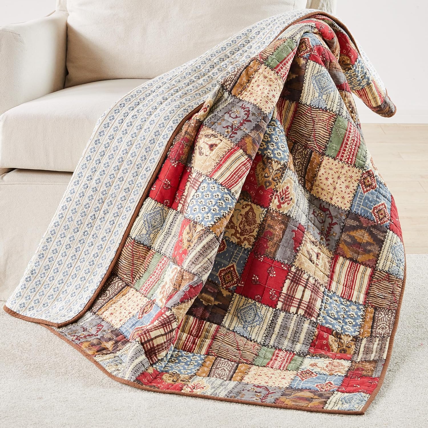 Levtex Home – Ansara – Manta – Patchwork estampado – Borgoña Gris Rojo Taupe Azul Verde Marrón – Tamaño de la manta 50×60 pulgadas – Algodón