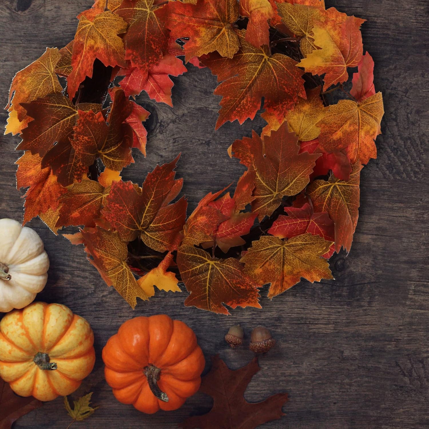Corona de otoño hecha a mano de 16 pulgadas con hojas vibrantes multicolor y bellotas intrincadas, ideal para exhibir la puerta delantera, mejorar
