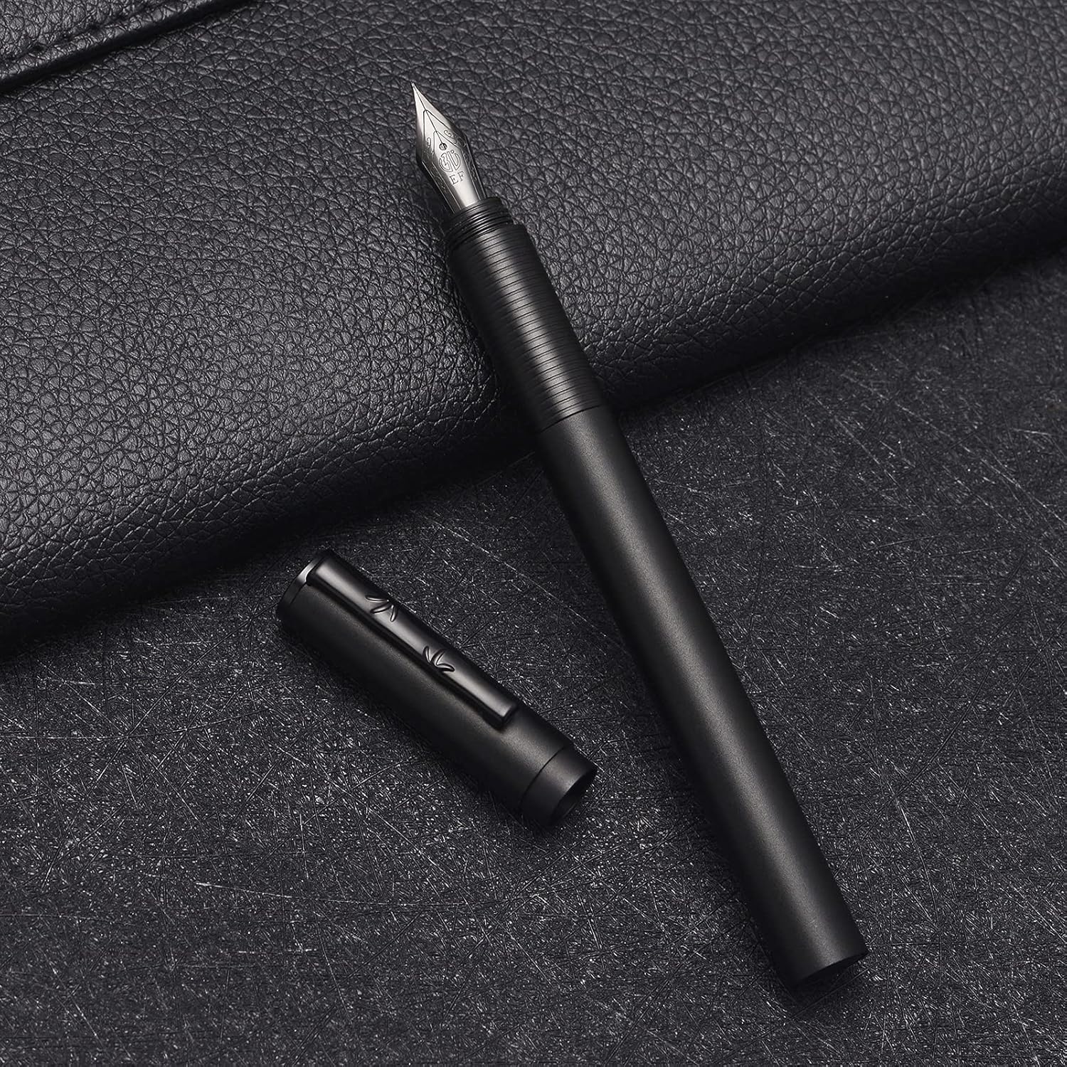 Hongdian H3 – Pluma estilográfica de aluminio negro con punta extrafina, tapa de rosca con clip de bambú