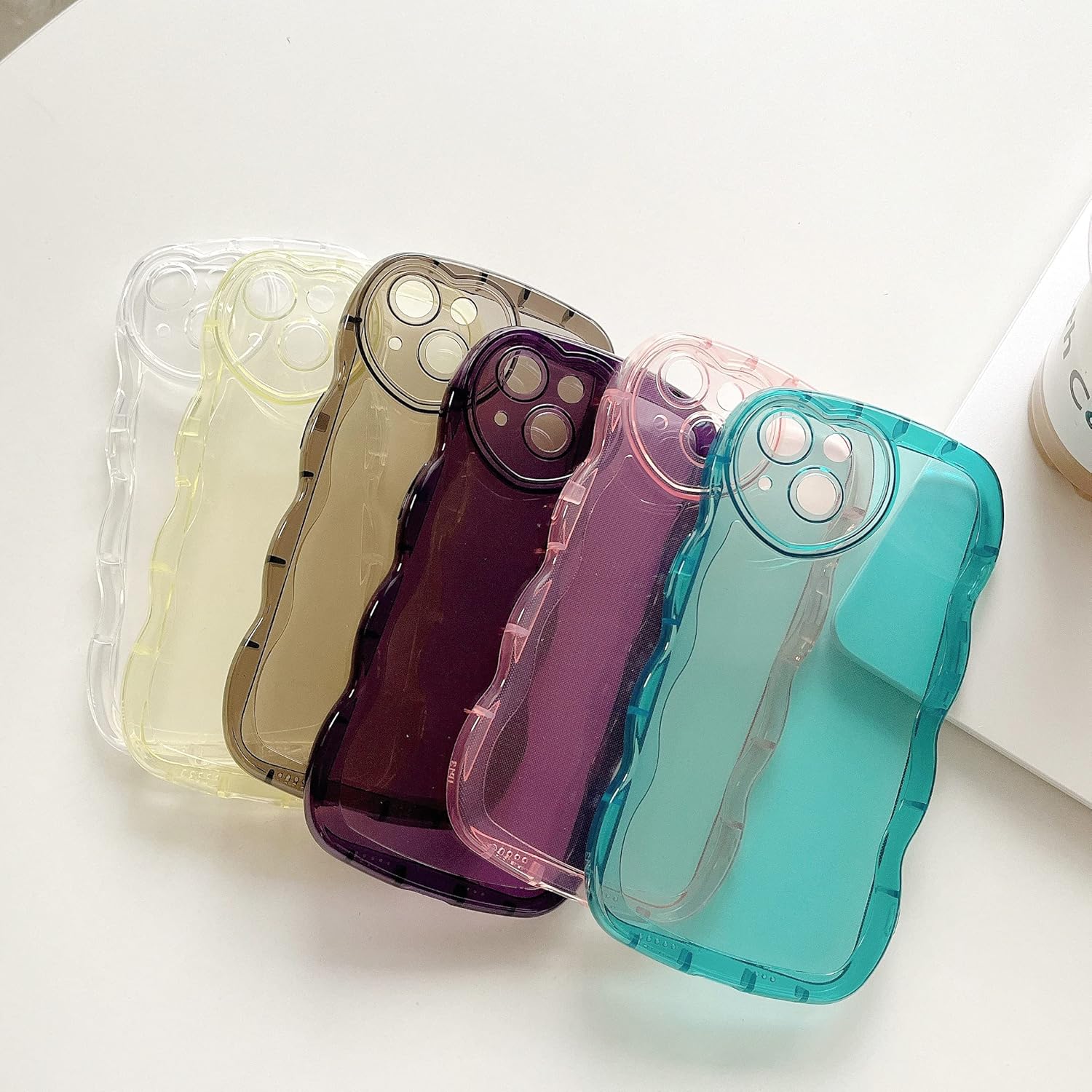 Qokey Funda compatible con iPhone 14 Pro (2022 de 6.1 pulgadas), bonita funda transparente de amor, marco de cámara de corazón, borde ondulado,