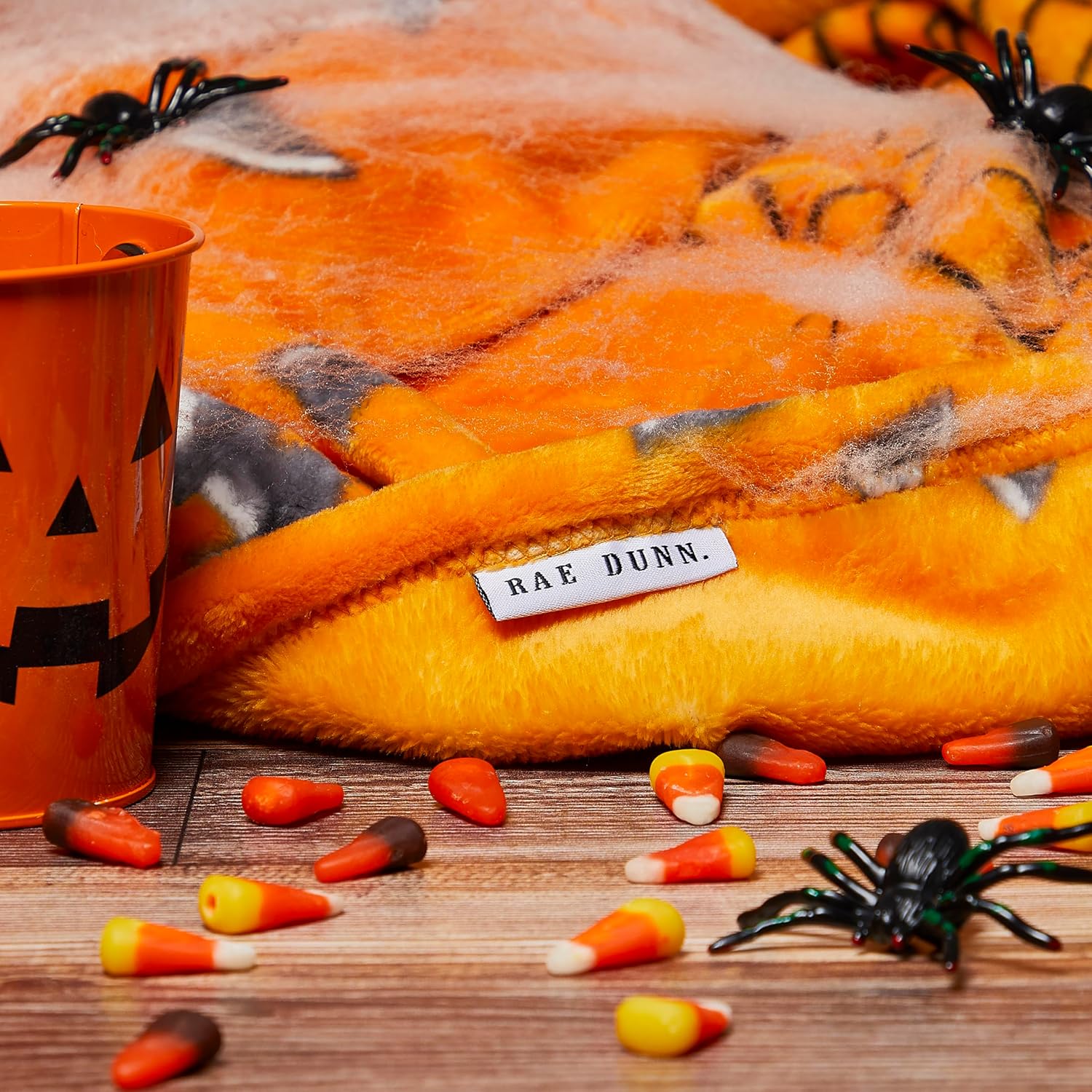 Rae Dunn Manta suave y decorativa para cama o sofá, mantas acogedoras para sofá, manta de felpa suave bordada Happy Halloween, 50 x 70 pulgadas