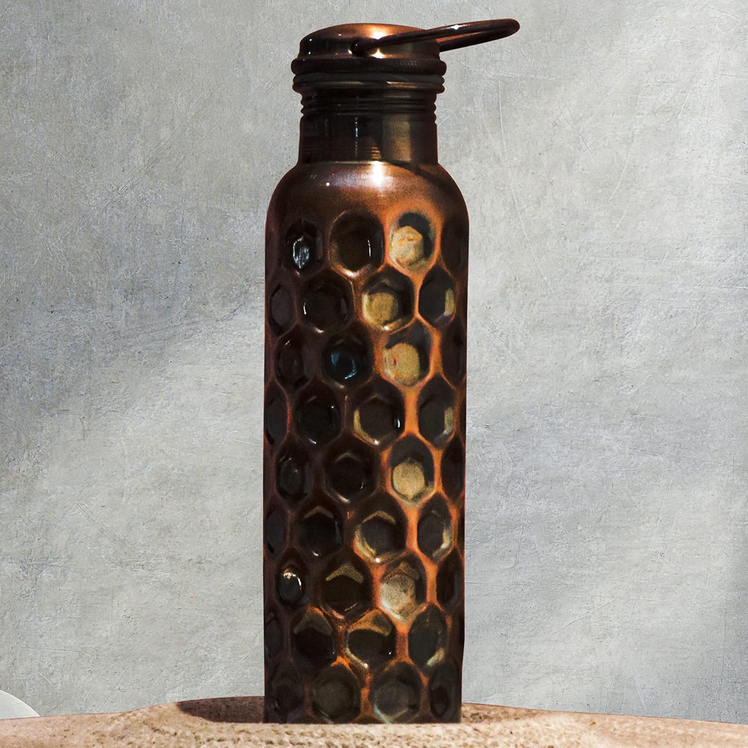 Craft Trade Botella de agua de cobre Ayurveda de cobre para beber, 32 onzas, botella de agua de cobre puro con diamante negro antiguo, botella de