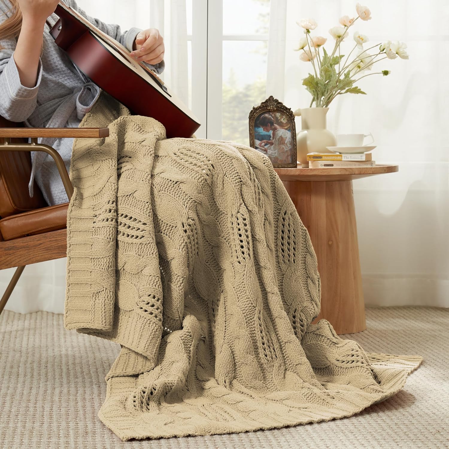Amélie Home Manta de felpilla de punto grueso, transpirable, de punto trenzado, para sofá, silla, cama, color beige, 50 x 60 pulgadas