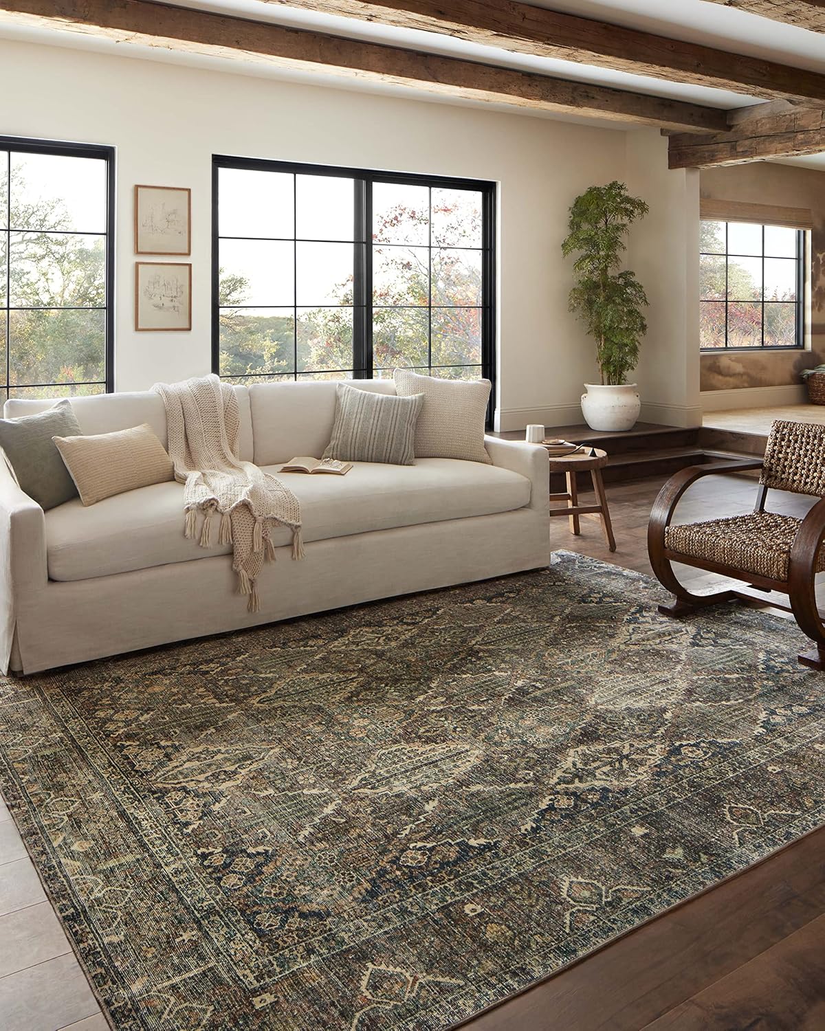 Loloi Magnolia Home by Joanna Gaines x Loloi Banks Collection – Alfombra lavable a máquina, BAN-05 Spice  Azul, 2 pies 6 pulgadas x 7 pies 6