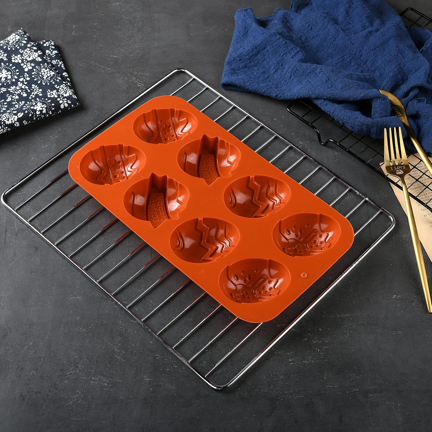 Paquete de 2 moldes de silicona con forma de huevo de Pascua, moldes de silicona de 8 cavidades, bandeja de huevos, suministros para hornear para