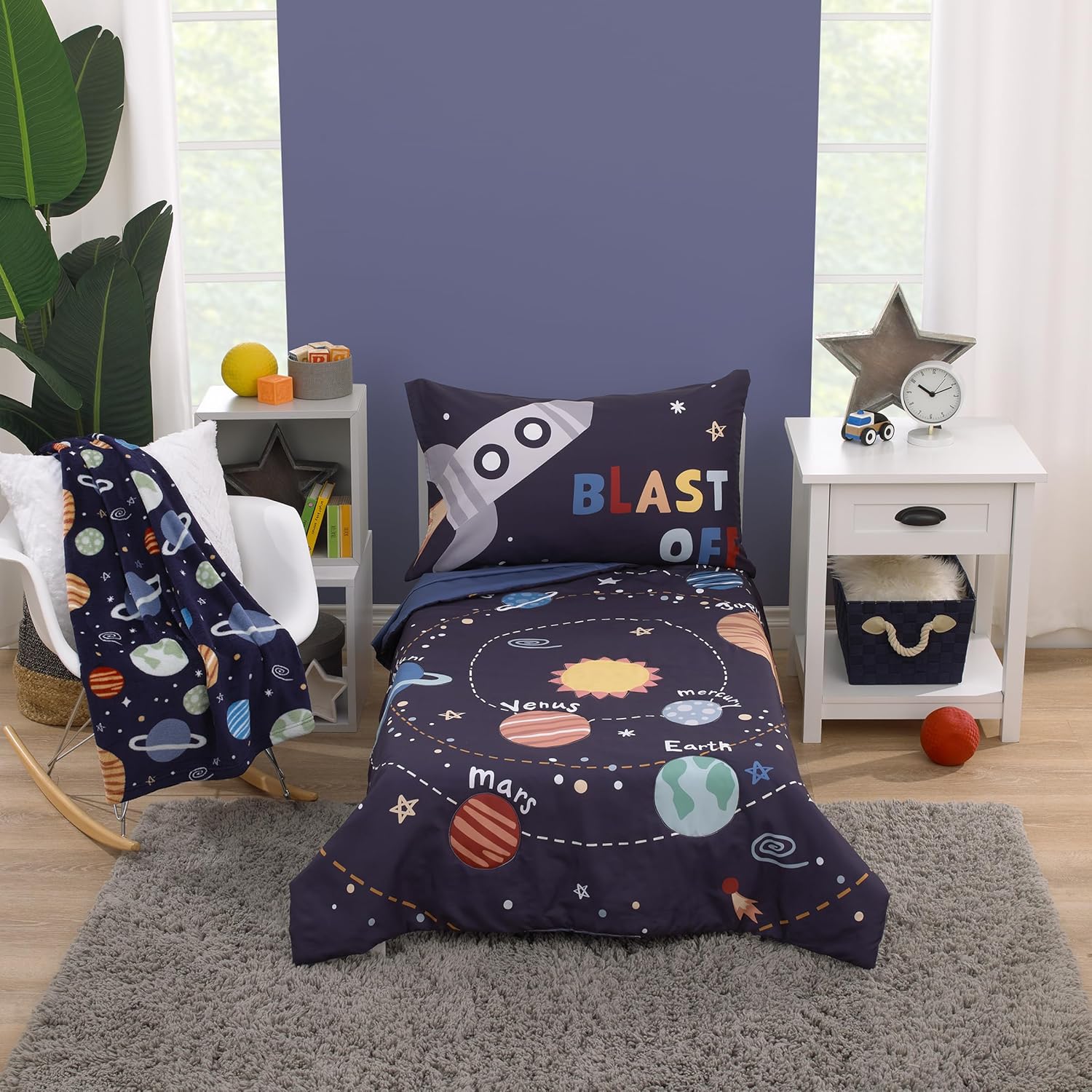 Everything Kids Solar System – Juego de ropa de cama infantil de 4 piezas, color azul marino, naranja y amarillo, edredón, sábana bajera ajustable,