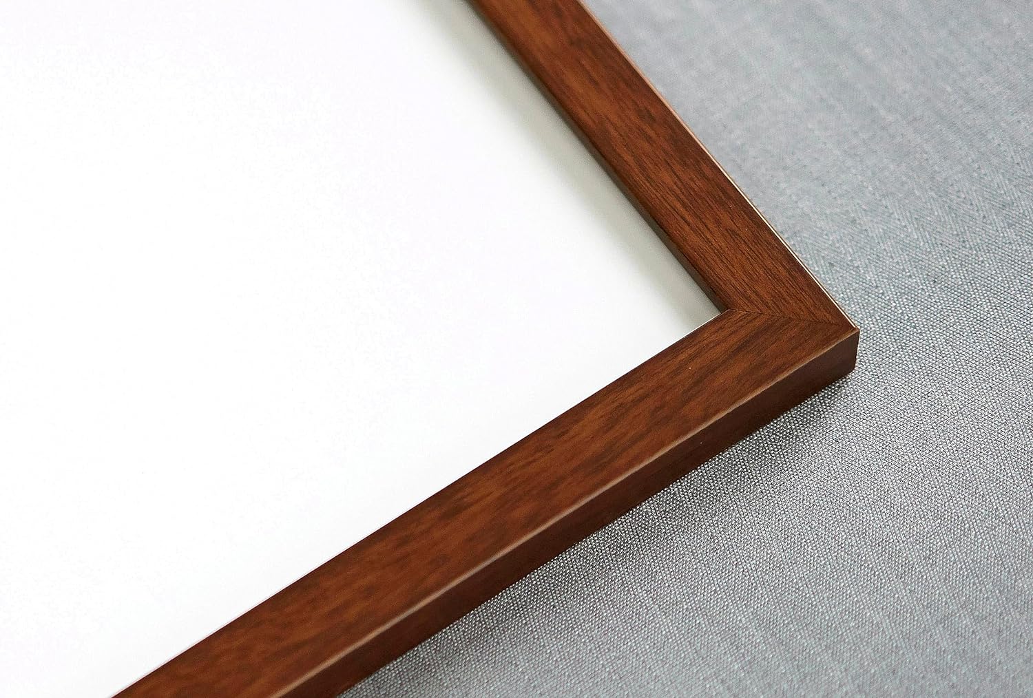 Marco de 18 x 36 pulgadas, acabado de caoba marrón, madera de pino maciza, plexiglás acrílico UV, parte trasera de tablero de espuma y accesorios