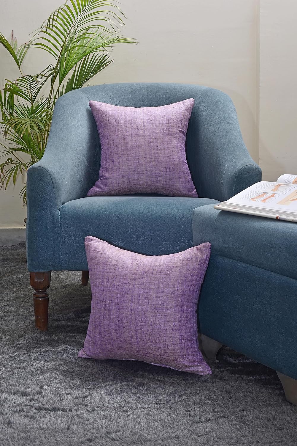 SCARLETT LINENS Juego de 2 almohadas decorativas para sofá de 24 x 24 pulgadas, almohada de seda lavanda, fundas de almohada decorativas de granja