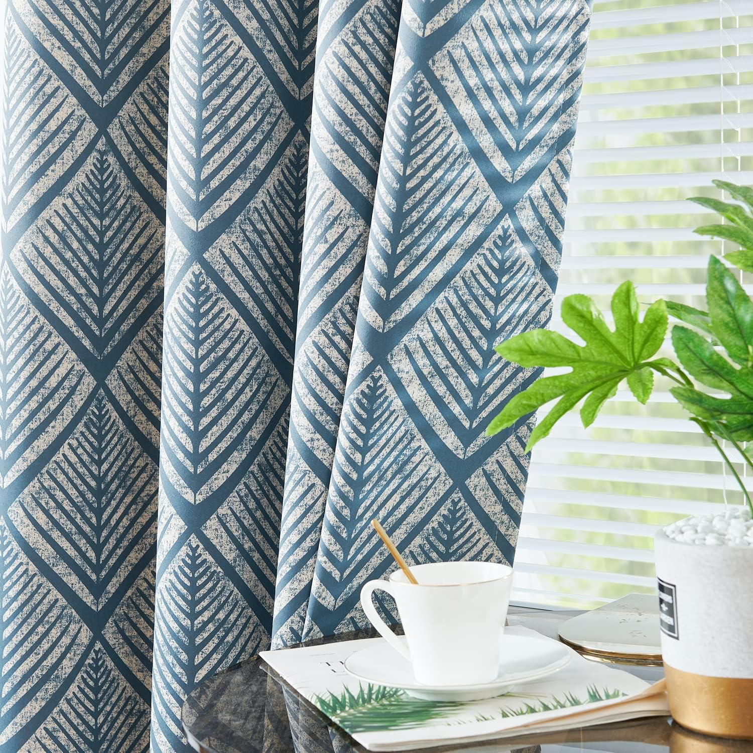COLLACT Cortinas 80% de opacidad para dormitorio, cortinas con patrón geométrico azul, 63 pulgadas de largo, para oscurecer la sala de estar, con