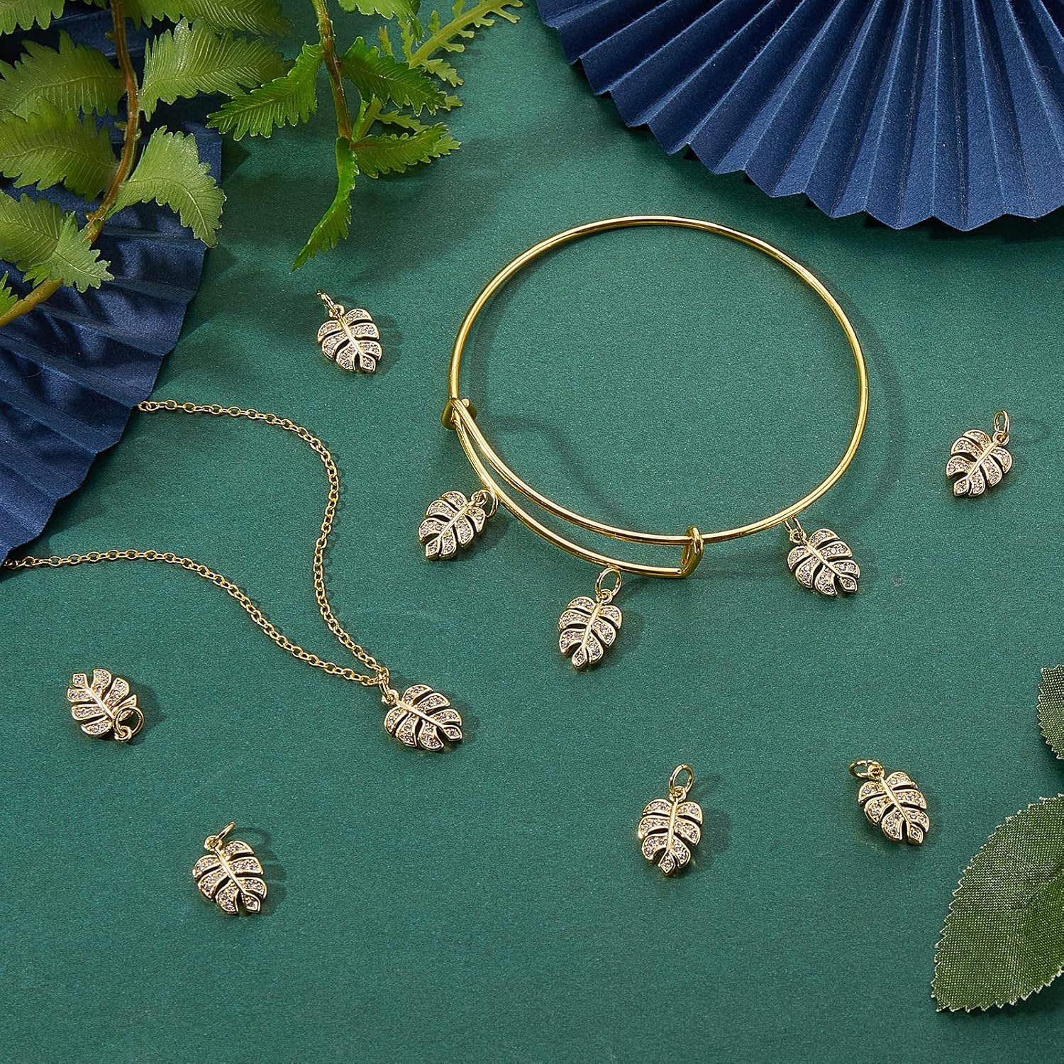 DanLingJewelry 10 dijes de latón de circonita cúbica con diamantes de imitación de hoja de Monstera para hacer joyas, gargantilla, colgante pequeño