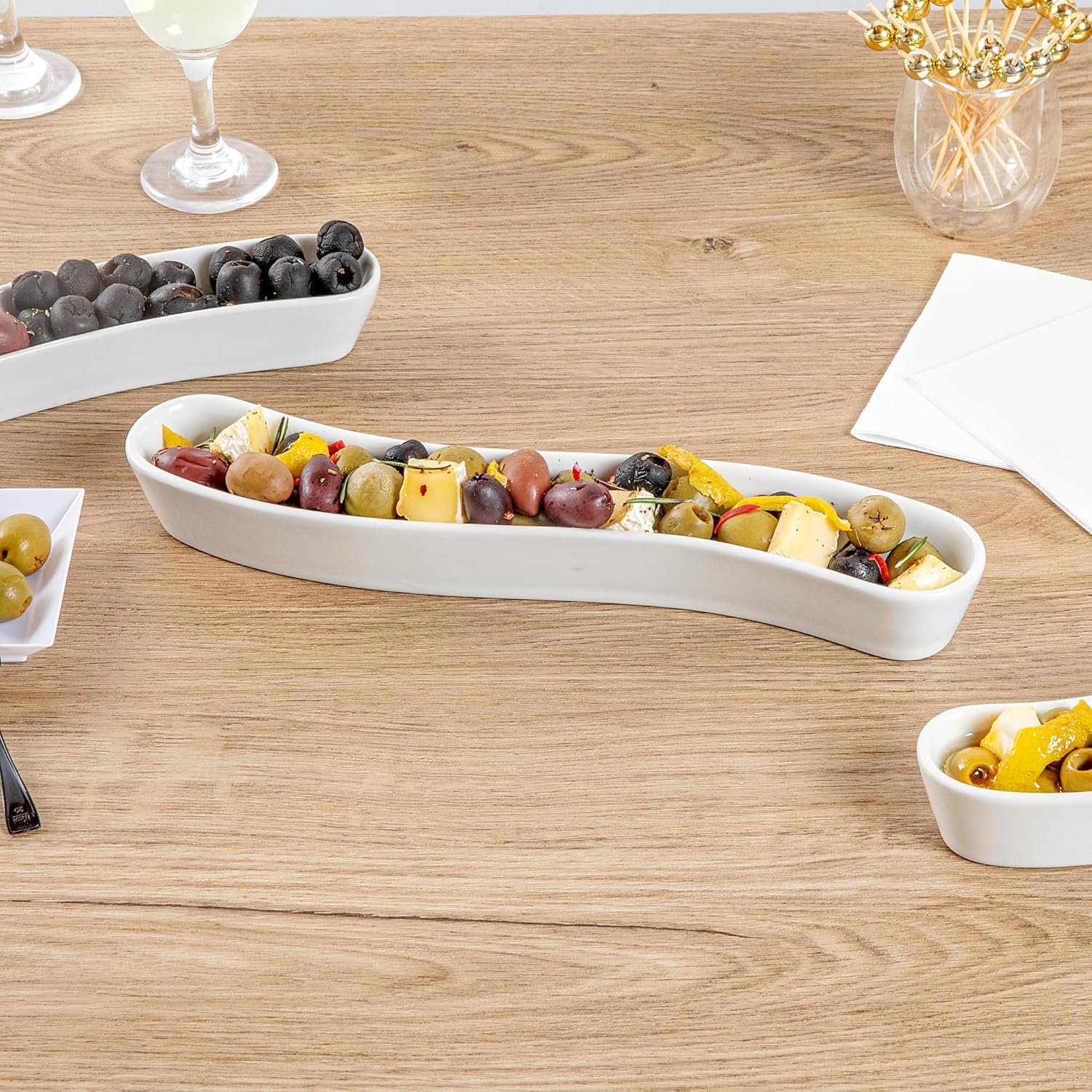 Restaurantware Swerve – Plato de oliva de 10 onzas, 1 bandeja curvada de aceituna, resistente a astillas, canoa de olivo de porcelana blanca, apta