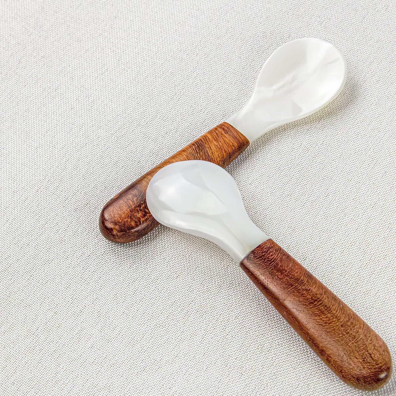 DUEBEL Juego de 6 cucharas de caviar de mango de madera, cucharas de nácar de 4 pulgadas para servir caviar, servir huevos, deroración de catering