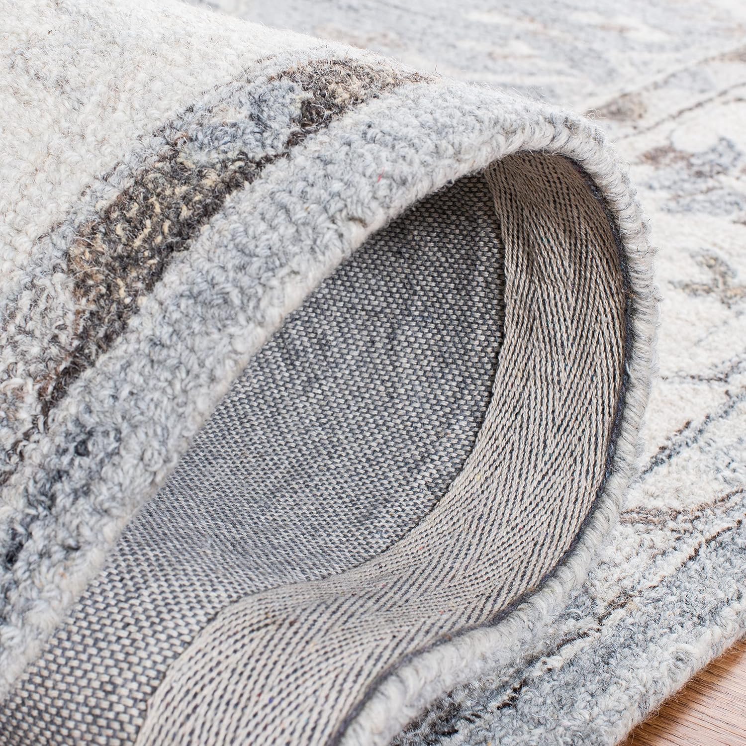 Safavieh Suzani Collection – Alfombra de pasillo, 2 pies 3 pulgadas x 6 pies, gris y marfil, lana bohemia hecha a mano, ideal para zonas de alto