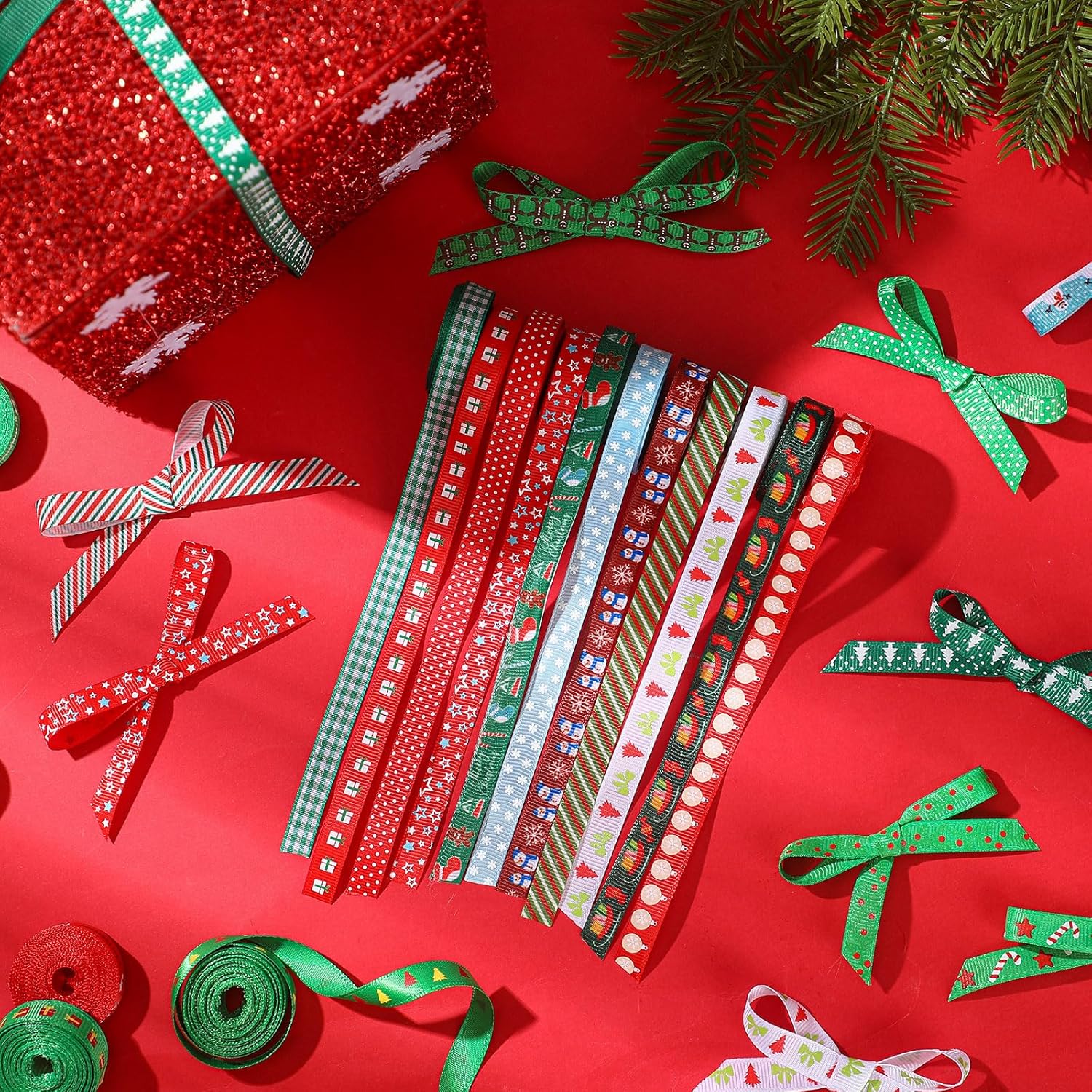 Yuxung 50 rollos de cinta fina de Navidad a granel de 0.4 pulgadas, 5 yardas cada rollo de cinta de grogrén de vacaciones para festivales de