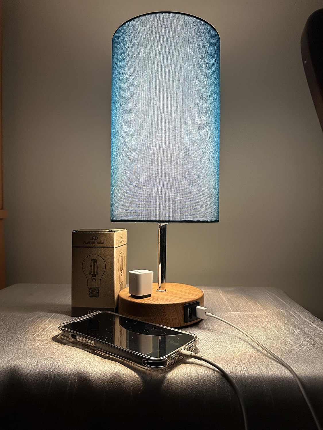 Lámpara de mesa táctil con 2 puertos de carga USB-A y salida regulable de 3 vías para dormitorio, sala de estar, oficina, dormitorio (bombilla