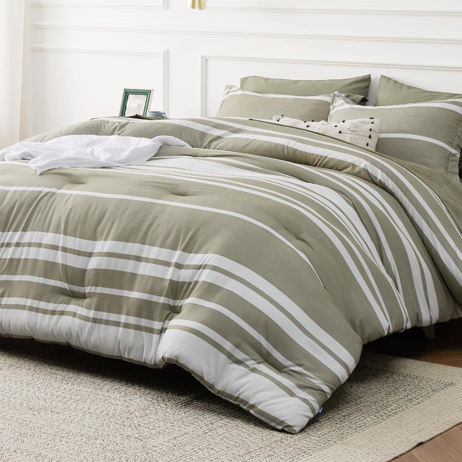 Bedsure Bed in a Bag King – Juego de edredón de 7 piezas, color verde oliva y blanco, a rayas, para todas las estaciones, 2 fundas de almohada,