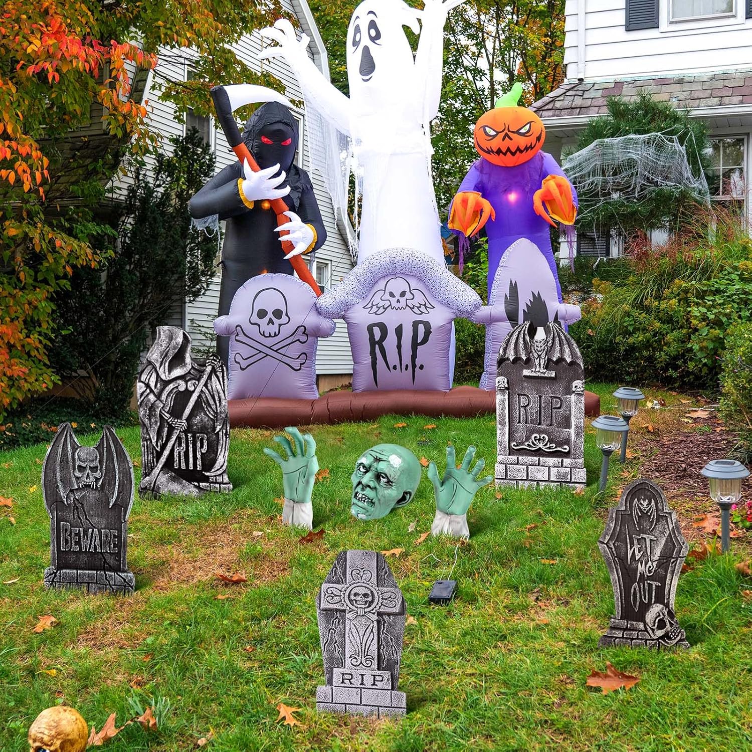 Soaoo El juego de decoración de zombi para Halloween incluye 1 estaca de esqueleto aterrador y 5 lápidas de cementerio de espuma de Halloween de 17