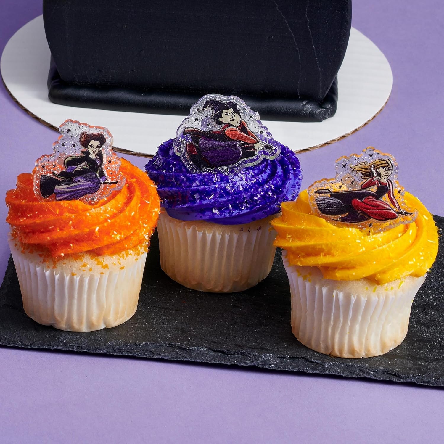 DecoPac Disney Hocus Pocus Forever Bewitching Anillos, decoraciones de cupcakes con las hermanas Sanderson en vuelo, 3 diseños, adornos para tartas