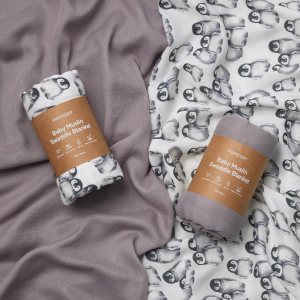 Momcozy Mantas de muselina suaves y mejoradas, lindo pingüino + gris sólido neutro a juego, paquete de 2 mantas transpirables de gasa de 2 capas Momcozy Mantas de muselina suaves y mejoradas, lindo pingüino + gris sólido neutro a juego, paquete de 2 mantas transpirables de gasa de 2 capas