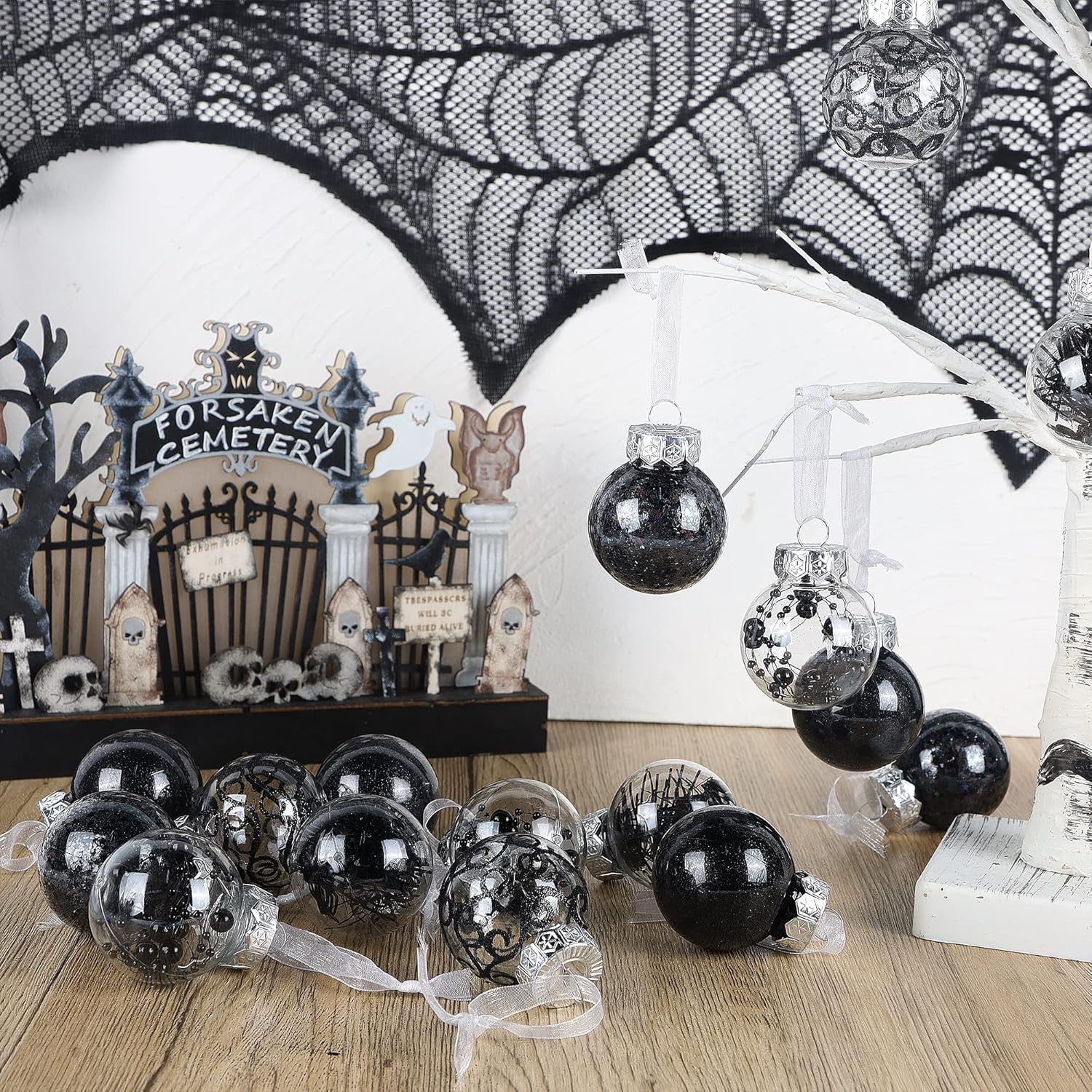 Lulu Home 30 adornos de bola de Navidad transparentes de 2 pulgadas, bolas transparentes preencordadas con decoraciones únicas en el interior, bolas
