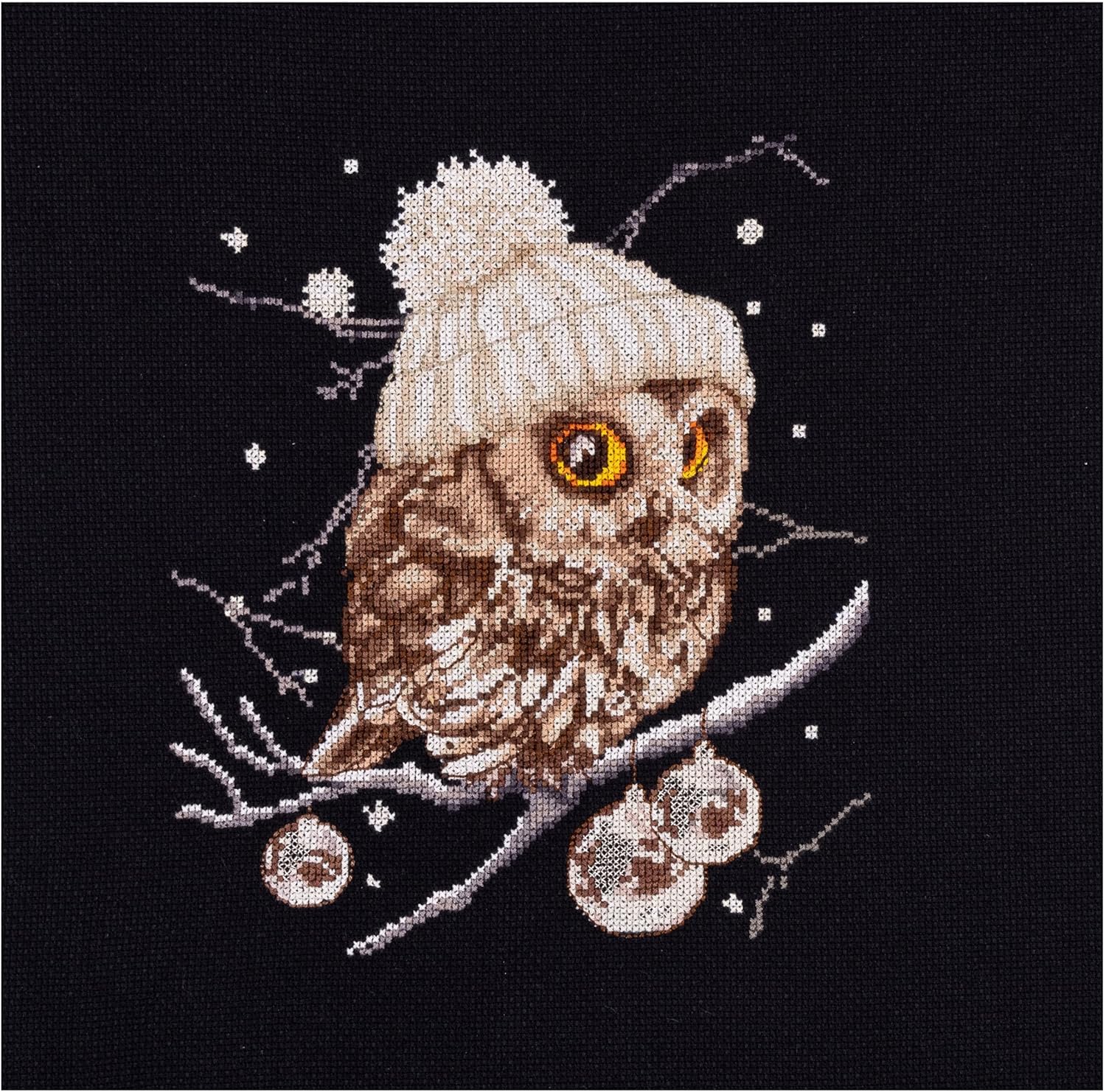 Thea Gouverneur – Kit de punto de cruz, Whoo..Whoo..It’s Winter – Aida Black – 16 unidades – Kit de bordado para adultos – Hilos de bordado DMC y