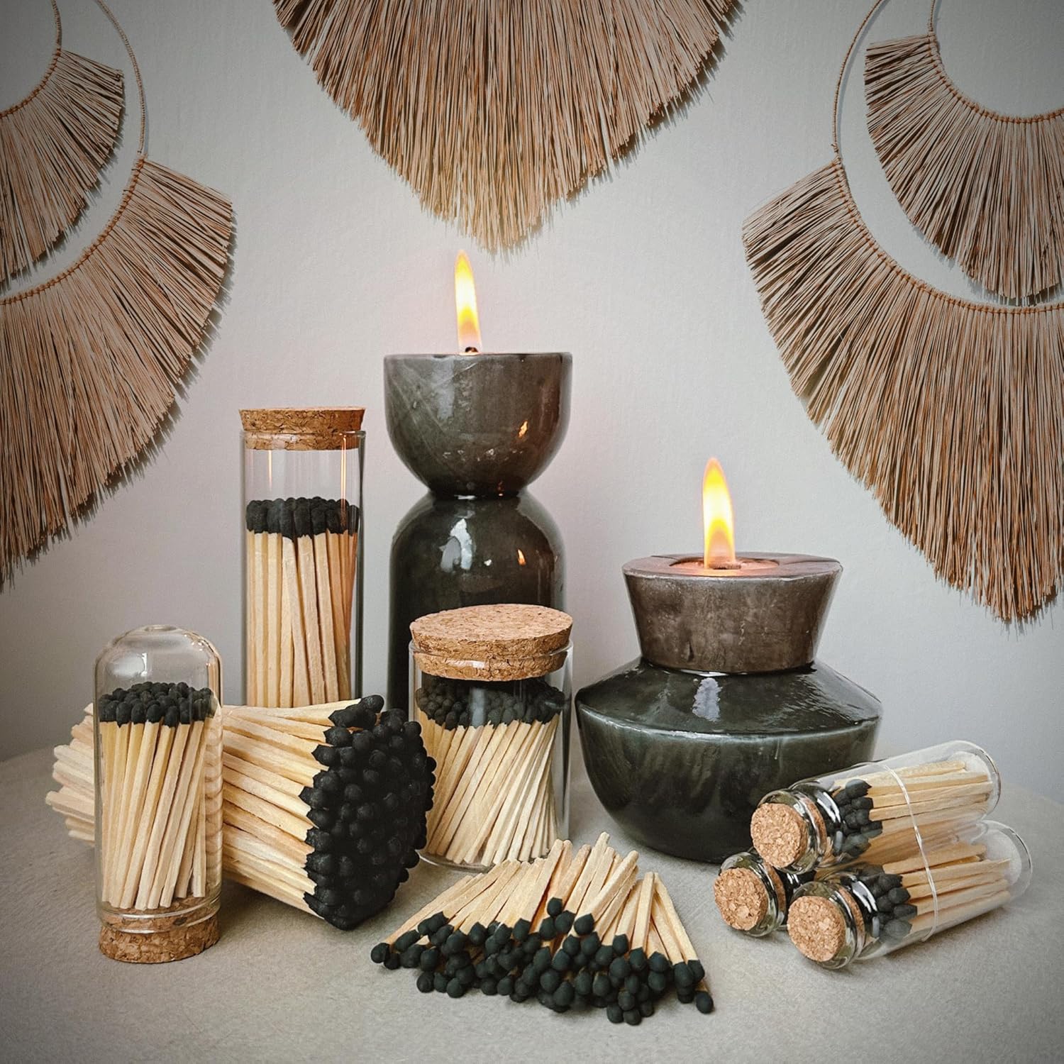 Thankful Greetings Juego negro de 4 pulgadas en un frasco elegante + calcomanías de golpeador incluidas  100 puntas negras llamativas decorativas de