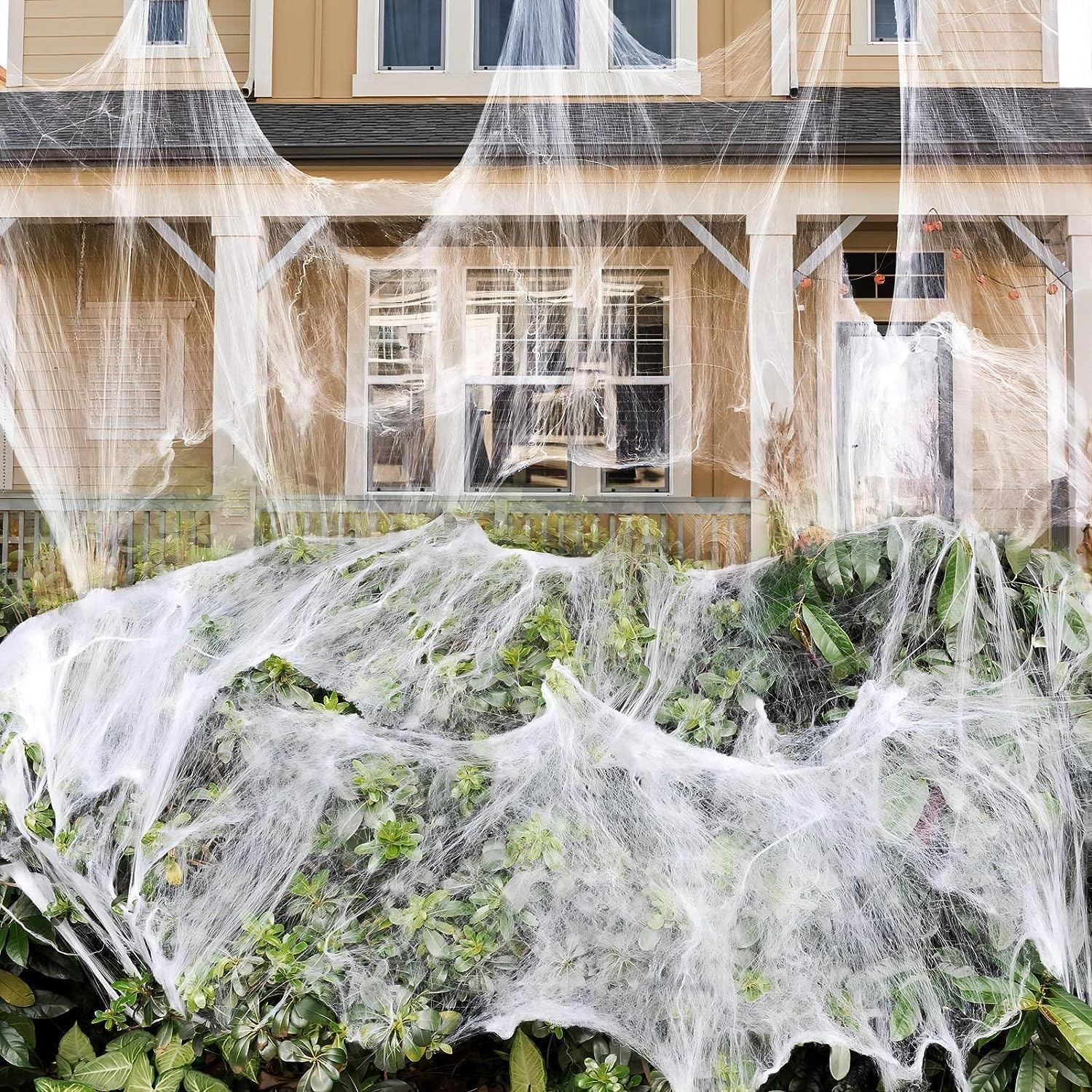 900 pies cuadrados de telarañas decorativas de Halloween, incluyendo 30 arañas negras falsas, 20 arañas luminosas y telarañas superestiradas (obtén