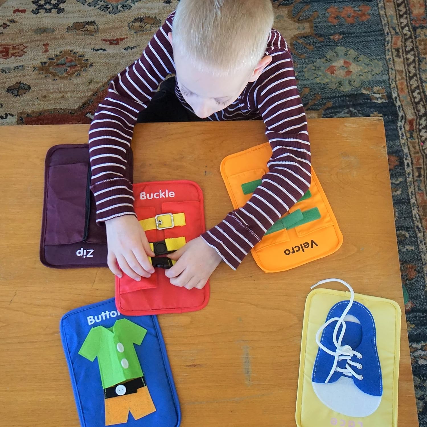 SENSORY4U Aprender a vestir tarjetas de tablero ocupado – Habilidades motoras finas para niños de educación temprana para ayudar a aprender